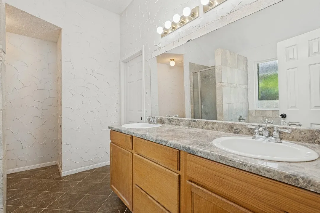 Single Family Residence For Rent in Dallas County , 417 Channel View Terrace, De Soto, Texas 75115, 4 Bedroom, 2 Bathroom, 2 Garage spaces, 2,035 Sqft, built in 1991, mls#21387377, Real Estate Agent in De Soto, Homes For Rent in Dallas county, Homes For Rent in De Soto, Realtor in De Soto Texas, Real Estate Brokerage Independent Realty Texas, Luminita Cordes Realtor