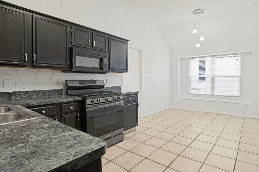 Single Family Residence For Rent in Dallas County , 417 Channel View Terrace, De Soto, Texas 75115, 4 Bedroom, 2 Bathroom, 2 Garage spaces, 2,035 Sqft, built in 1991, mls#21387377, Real Estate Agent in De Soto, Homes For Rent in Dallas county, Homes For Rent in De Soto, Realtor in De Soto Texas, Real Estate Brokerage Independent Realty Texas, Luminita Cordes Realtor