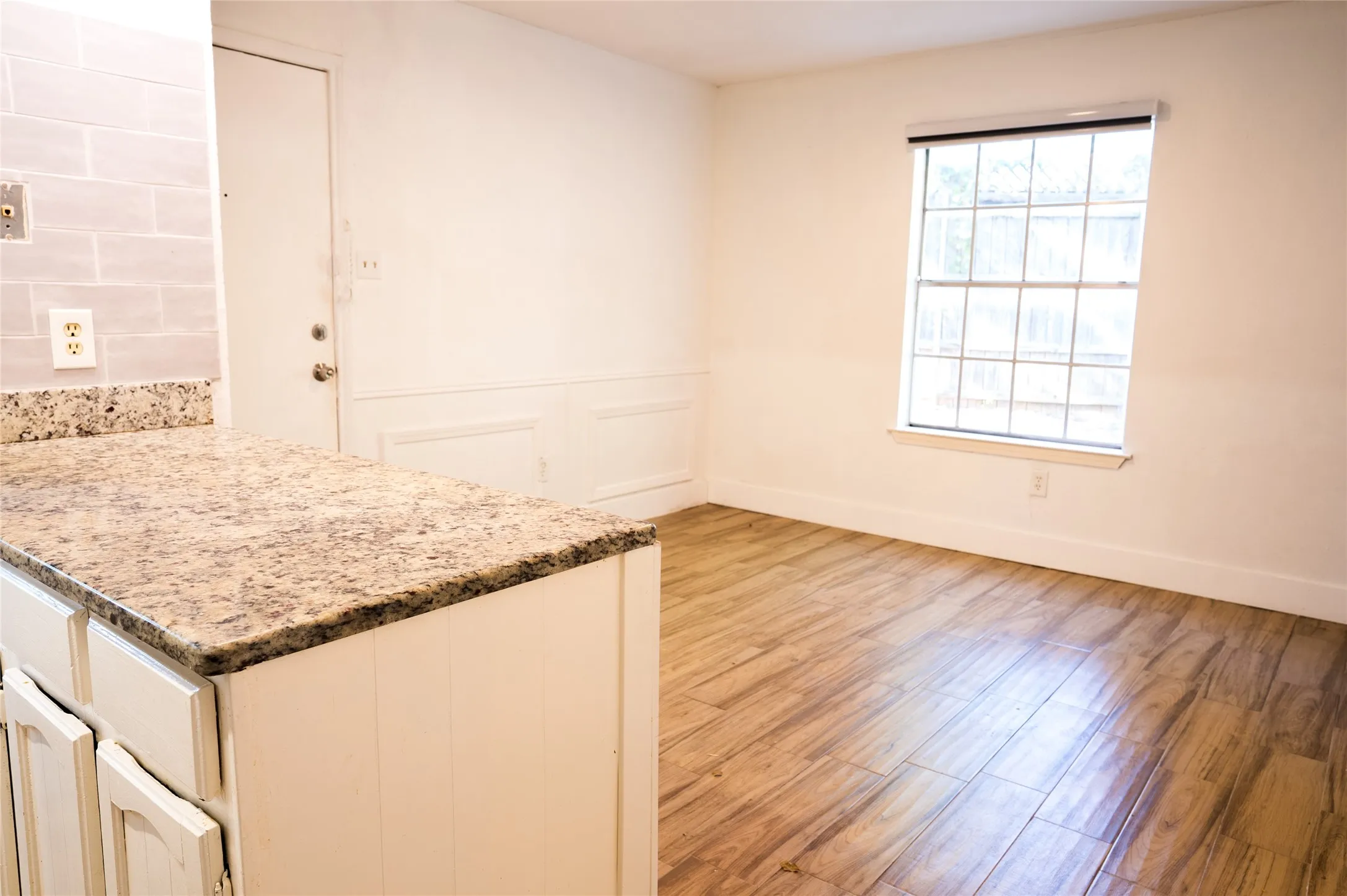 Duplex For Rent in Tarrant County , 2904 S Fielder Road, Arlington, Texas 76015, 3 Bedroom, 2 Bathroom, Garage spaces, 2,994 Sqft, built in 1978, mls#21388134, Real Estate Agent in Arlington, Homes For Rent in Tarrant county, Homes For Rent in Arlington, Realtor in Arlington Texas, Real Estate Brokerage Independent Realty Texas, Luminita Cordes Realtor
