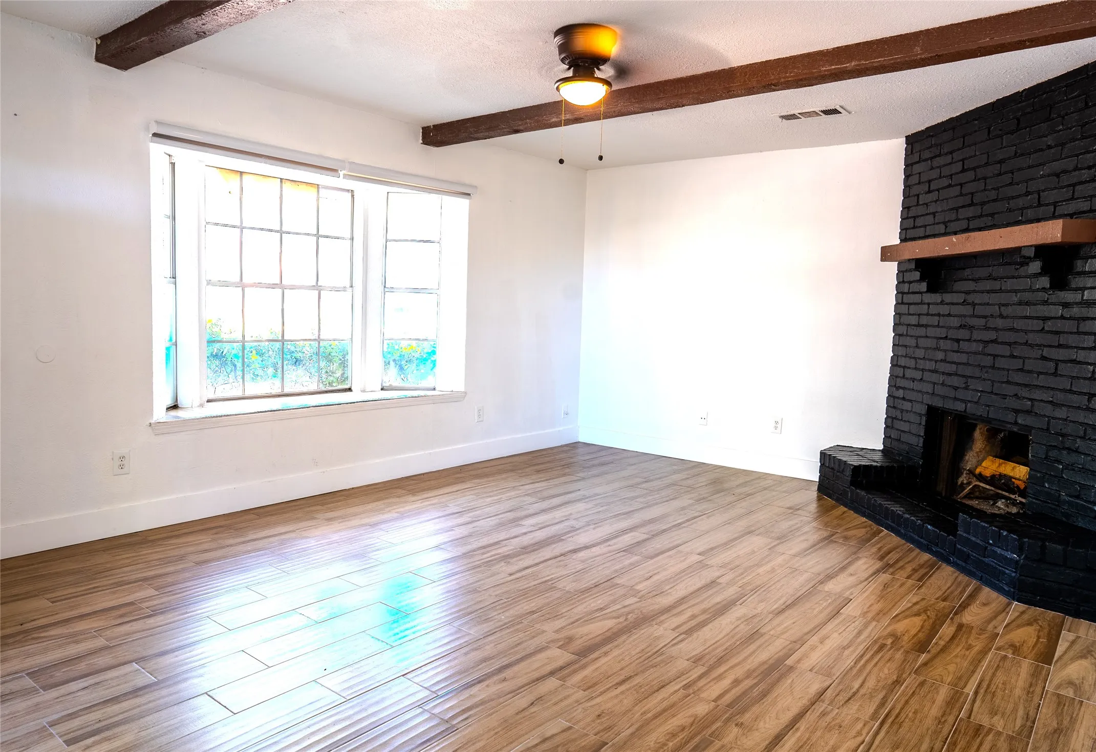 Duplex For Rent in Tarrant County , 2904 S Fielder Road, Arlington, Texas 76015, 3 Bedroom, 2 Bathroom, Garage spaces, 2,994 Sqft, built in 1978, mls#21388134, Real Estate Agent in Arlington, Homes For Rent in Tarrant county, Homes For Rent in Arlington, Realtor in Arlington Texas, Real Estate Brokerage Independent Realty Texas, Luminita Cordes Realtor