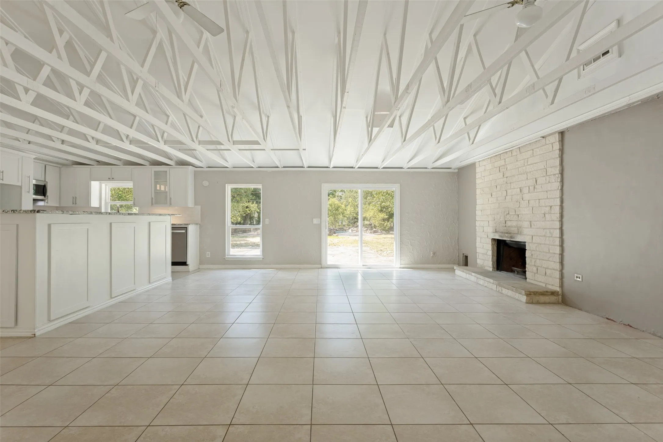 Single Family Residence For Sale in Collin County , 6804 Poco Drive, Parker, Texas 75002, 4 Bedroom, 3 Bathroom, Garage spaces, 2,388 Sqft, built in 1980, mls#21388102, Real Estate Agent in Parker, Homes For Sale in Collin county, Homes For Sale in Parker, Realtor in Parker Texas, Real Estate Brokerage Independent Realty Texas, Luminita Cordes Realtor