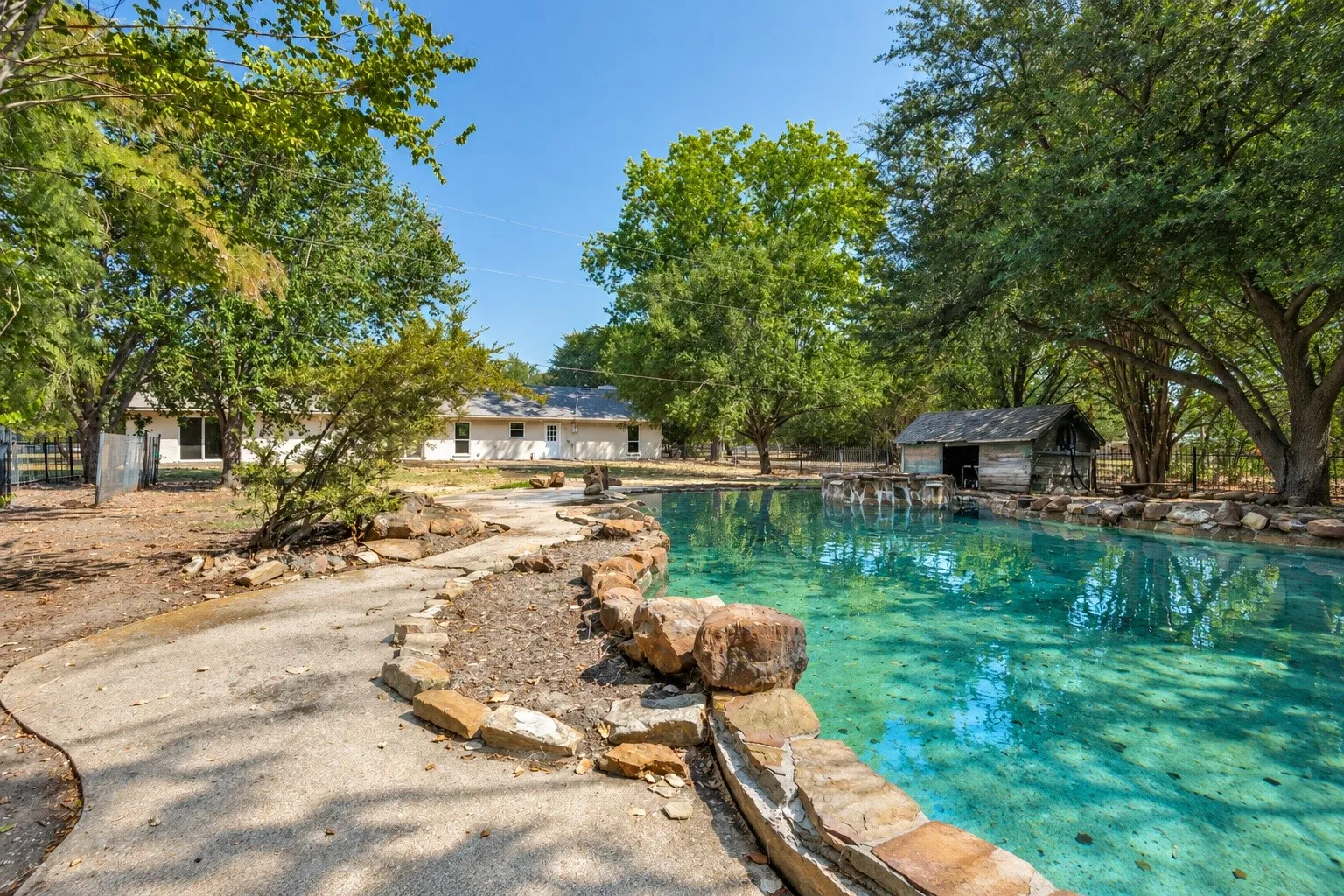 Single Family Residence For Sale in Collin County , 6804 Poco Drive, Parker, Texas 75002, 4 Bedroom, 3 Bathroom, Garage spaces, 2,388 Sqft, built in 1980, mls#21388102, Real Estate Agent in Parker, Homes For Sale in Collin county, Homes For Sale in Parker, Realtor in Parker Texas, Real Estate Brokerage Independent Realty Texas, Luminita Cordes Realtor