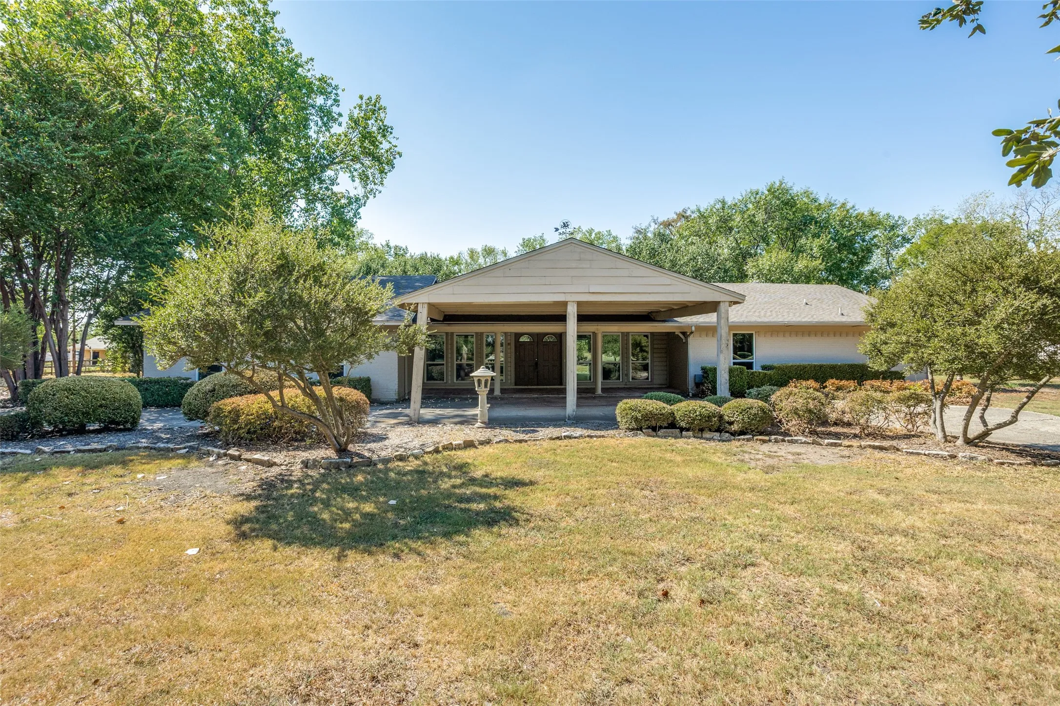 Single Family Residence For Sale in Collin County , 6804 Poco Drive, Parker, Texas 75002, 4 Bedroom, 3 Bathroom, Garage spaces, 2,388 Sqft, built in 1980, mls#21388102, Real Estate Agent in Parker, Homes For Sale in Collin county, Homes For Sale in Parker, Realtor in Parker Texas, Real Estate Brokerage Independent Realty Texas, Luminita Cordes Realtor