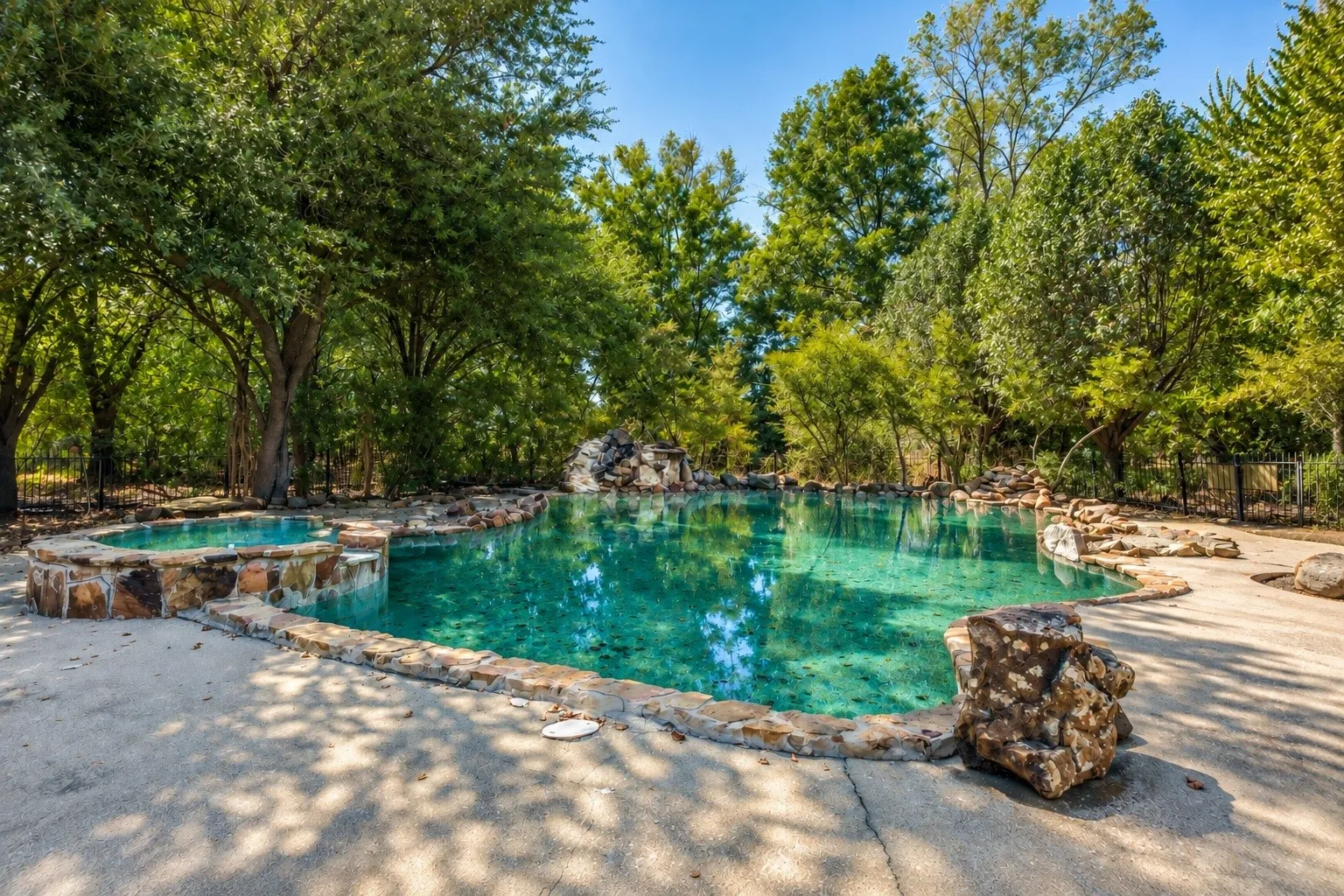 Single Family Residence For Sale in Collin County , 6804 Poco Drive, Parker, Texas 75002, 4 Bedroom, 3 Bathroom, Garage spaces, 2,388 Sqft, built in 1980, mls#21388102, Real Estate Agent in Parker, Homes For Sale in Collin county, Homes For Sale in Parker, Realtor in Parker Texas, Real Estate Brokerage Independent Realty Texas, Luminita Cordes Realtor