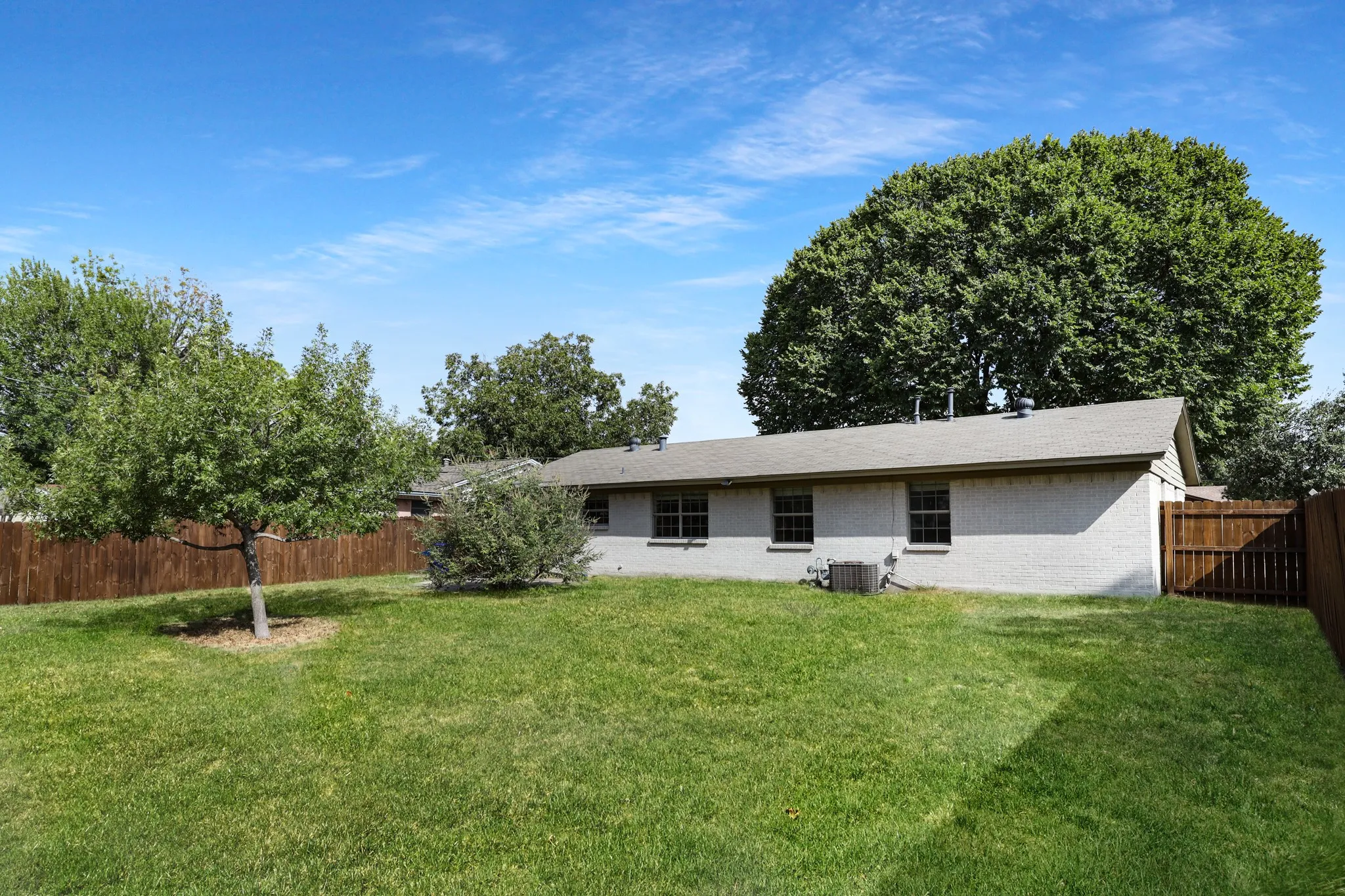 Single Family Residence For Rent in Dallas County , 3052 Cameo Lane, Farmers Branch, Texas 75234, 3 Bedroom, 2 Bathroom, 2 Garage spaces, 1,192 Sqft, built in 1958, mls#21385889, Real Estate Agent in Farmers Branch, Homes For Rent in Dallas county, Homes For Rent in Farmers Branch, Realtor in Farmers Branch Texas, Real Estate Brokerage Independent Realty Texas, Luminita Cordes Realtor