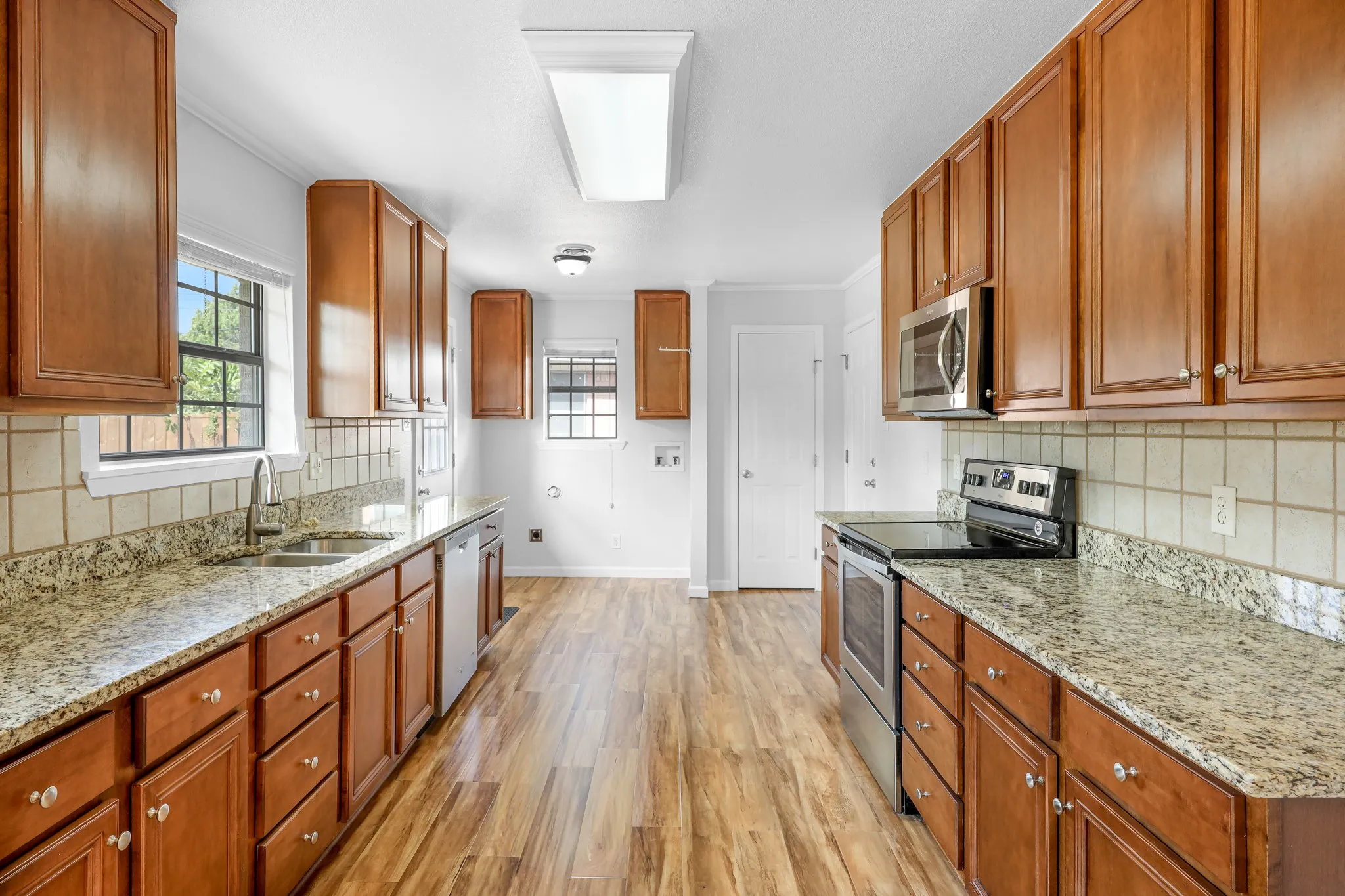 Single Family Residence For Rent in Dallas County , 3052 Cameo Lane, Farmers Branch, Texas 75234, 3 Bedroom, 2 Bathroom, 2 Garage spaces, 1,192 Sqft, built in 1958, mls#21385889, Real Estate Agent in Farmers Branch, Homes For Rent in Dallas county, Homes For Rent in Farmers Branch, Realtor in Farmers Branch Texas, Real Estate Brokerage Independent Realty Texas, Luminita Cordes Realtor