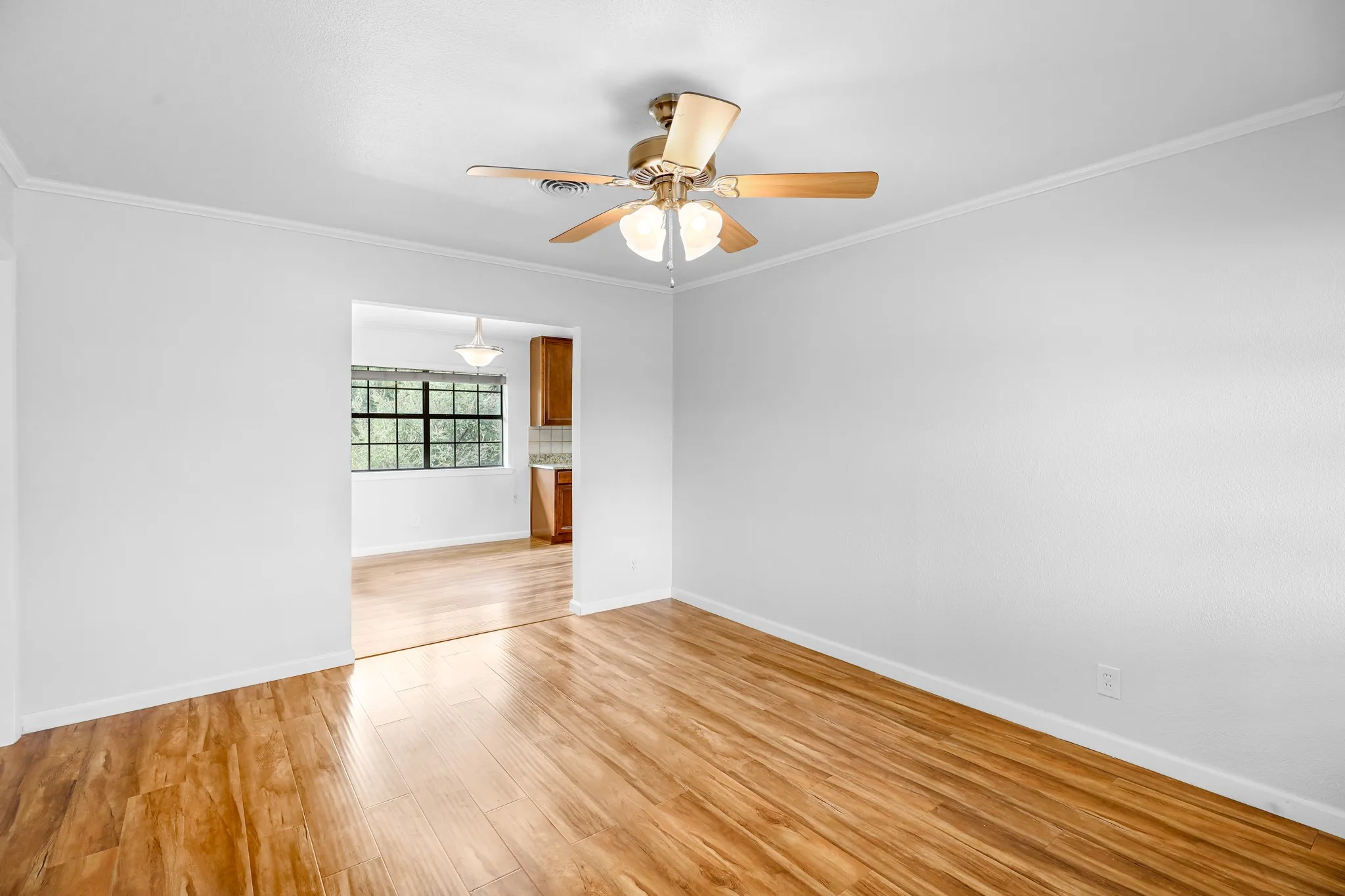 Single Family Residence For Rent in Dallas County , 3052 Cameo Lane, Farmers Branch, Texas 75234, 3 Bedroom, 2 Bathroom, 2 Garage spaces, 1,192 Sqft, built in 1958, mls#21385889, Real Estate Agent in Farmers Branch, Homes For Rent in Dallas county, Homes For Rent in Farmers Branch, Realtor in Farmers Branch Texas, Real Estate Brokerage Independent Realty Texas, Luminita Cordes Realtor
