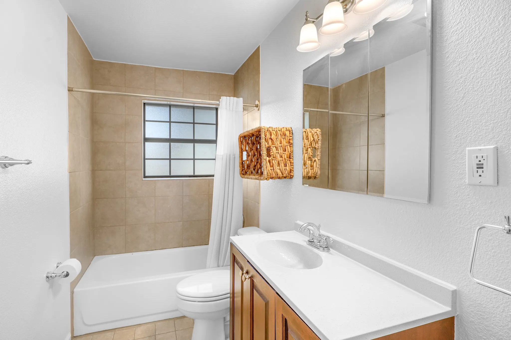 Single Family Residence For Rent in Dallas County , 3052 Cameo Lane, Farmers Branch, Texas 75234, 3 Bedroom, 2 Bathroom, 2 Garage spaces, 1,192 Sqft, built in 1958, mls#21385889, Real Estate Agent in Farmers Branch, Homes For Rent in Dallas county, Homes For Rent in Farmers Branch, Realtor in Farmers Branch Texas, Real Estate Brokerage Independent Realty Texas, Luminita Cordes Realtor
