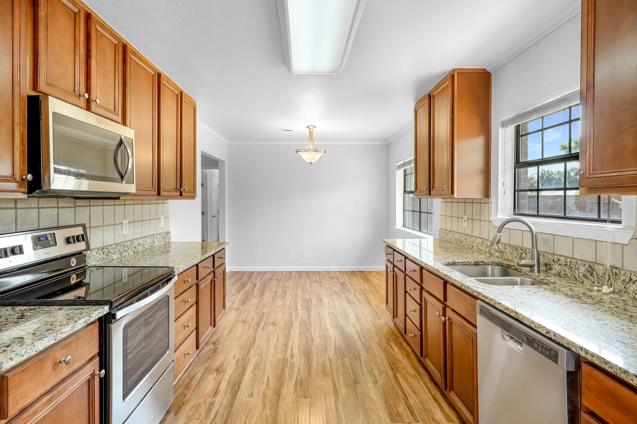 Single Family Residence For Rent in Dallas County , 3052 Cameo Lane, Farmers Branch, Texas 75234, 3 Bedroom, 2 Bathroom, 2 Garage spaces, 1,192 Sqft, built in 1958, mls#21385889, Real Estate Agent in Farmers Branch, Homes For Rent in Dallas county, Homes For Rent in Farmers Branch, Realtor in Farmers Branch Texas, Real Estate Brokerage Independent Realty Texas, Luminita Cordes Realtor