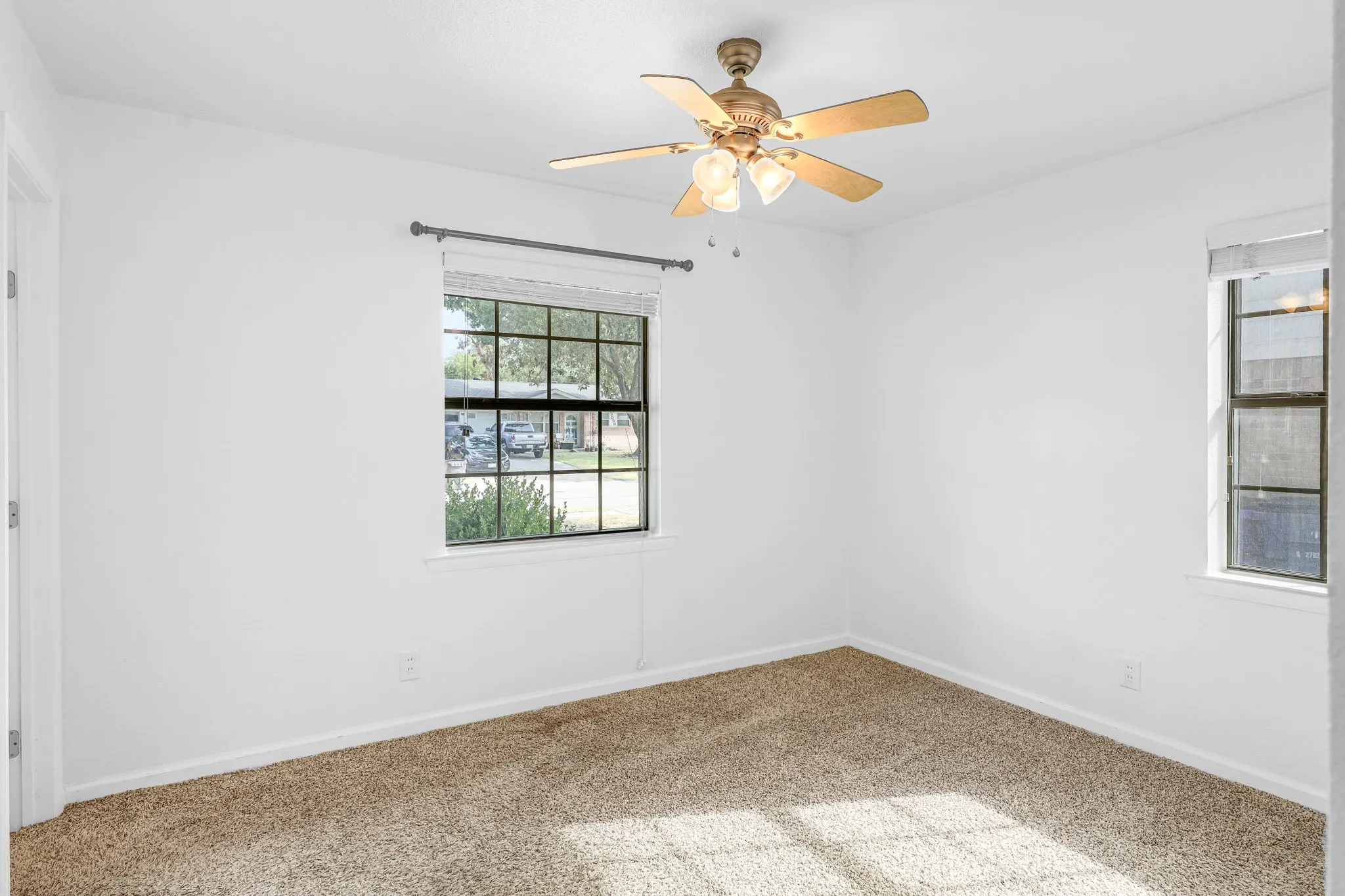 Single Family Residence For Rent in Dallas County , 3052 Cameo Lane, Farmers Branch, Texas 75234, 3 Bedroom, 2 Bathroom, 2 Garage spaces, 1,192 Sqft, built in 1958, mls#21385889, Real Estate Agent in Farmers Branch, Homes For Rent in Dallas county, Homes For Rent in Farmers Branch, Realtor in Farmers Branch Texas, Real Estate Brokerage Independent Realty Texas, Luminita Cordes Realtor