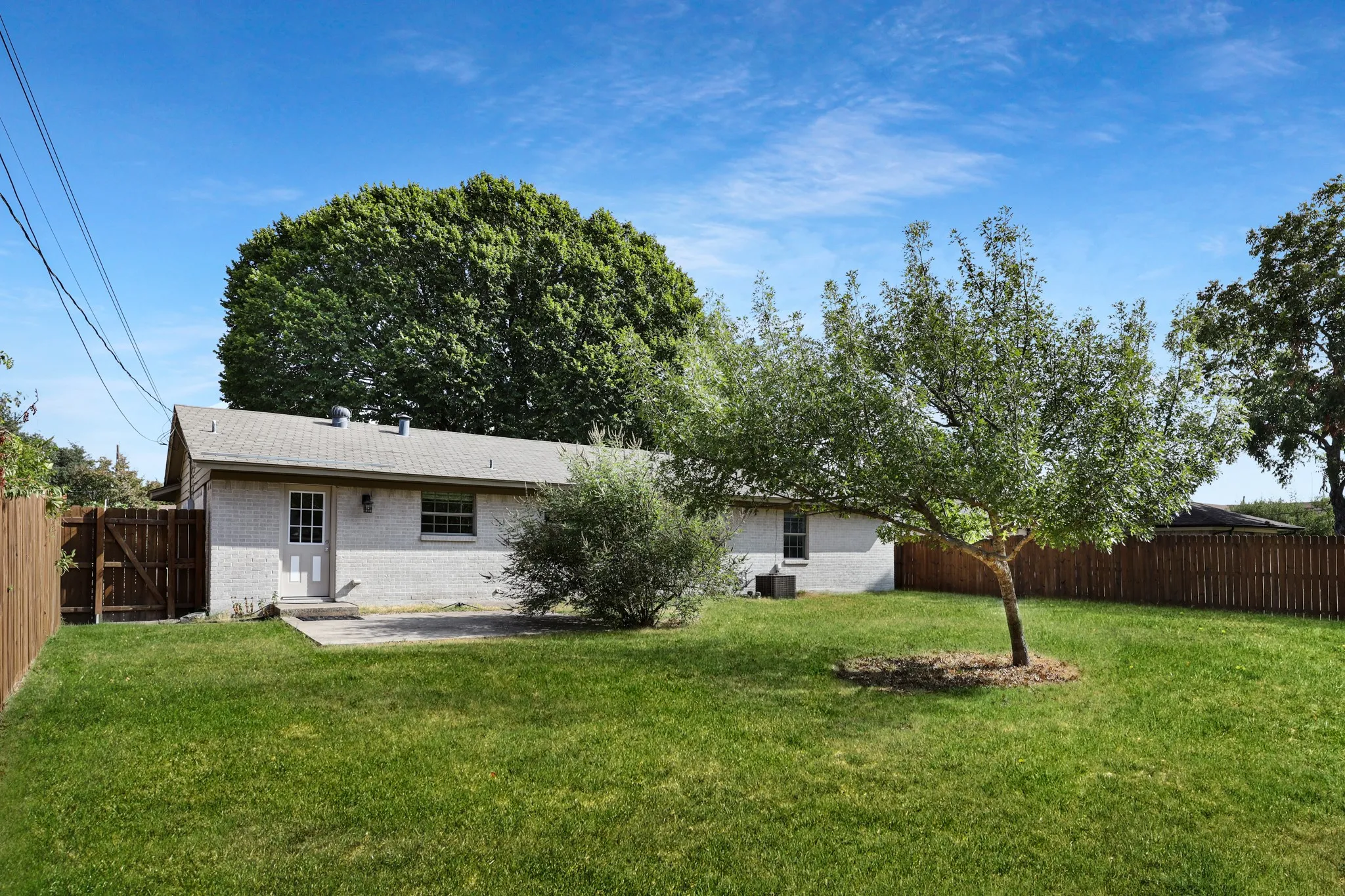 Single Family Residence For Rent in Dallas County , 3052 Cameo Lane, Farmers Branch, Texas 75234, 3 Bedroom, 2 Bathroom, 2 Garage spaces, 1,192 Sqft, built in 1958, mls#21385889, Real Estate Agent in Farmers Branch, Homes For Rent in Dallas county, Homes For Rent in Farmers Branch, Realtor in Farmers Branch Texas, Real Estate Brokerage Independent Realty Texas, Luminita Cordes Realtor