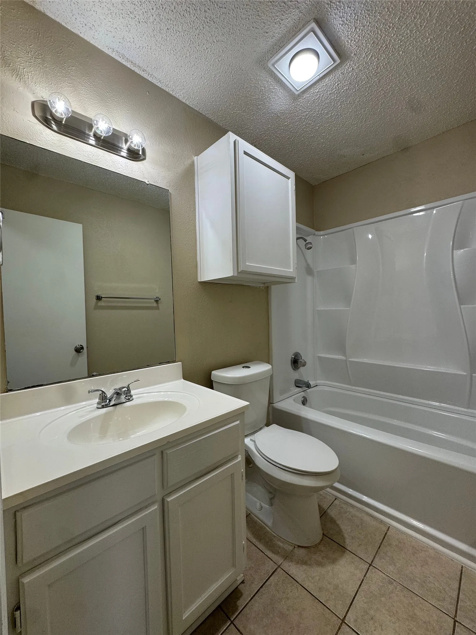 Duplex For Rent in Tarrant County , 4117 Fossil Ridge Drive, Haltom City, Texas 76137, 2 Bedroom, 2 Bathroom, 1 Garage spaces, 958 Sqft, built in 1985, mls#21388143, Real Estate Agent in Haltom City, Homes For Rent in Tarrant county, Homes For Rent in Haltom City, Realtor in Haltom City Texas, Real Estate Brokerage Independent Realty Texas, Luminita Cordes Realtor