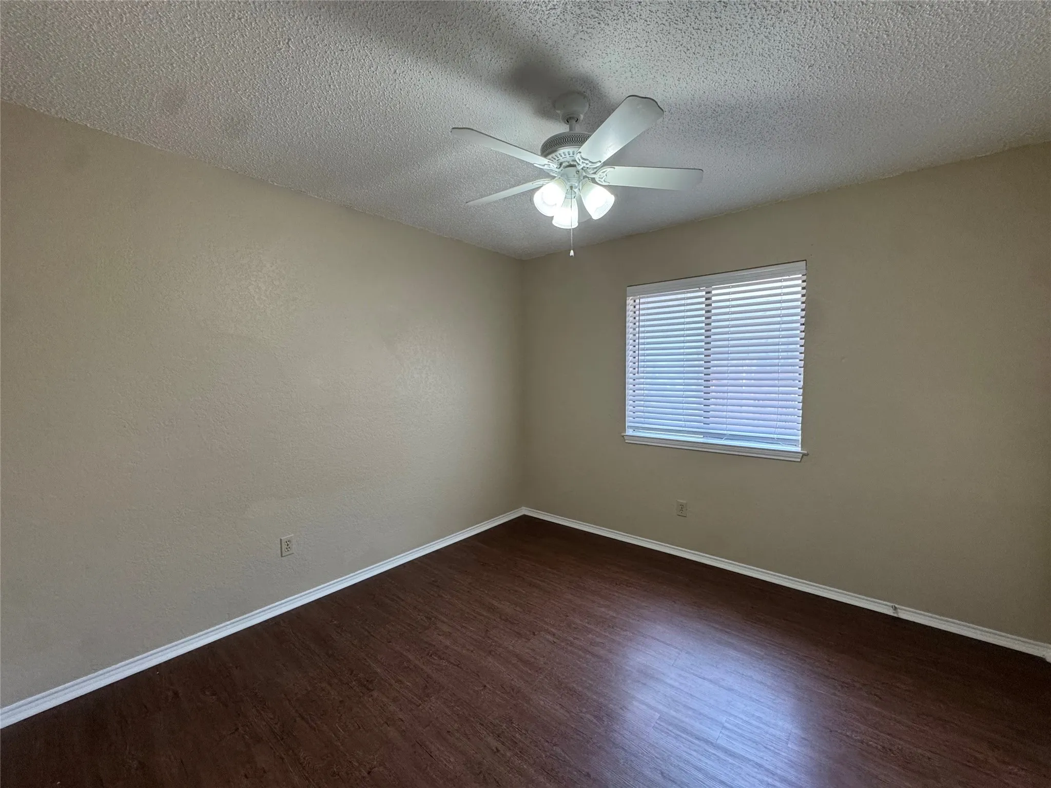 Duplex For Rent in Tarrant County , 4117 Fossil Ridge Drive, Haltom City, Texas 76137, 2 Bedroom, 2 Bathroom, 1 Garage spaces, 958 Sqft, built in 1985, mls#21388143, Real Estate Agent in Haltom City, Homes For Rent in Tarrant county, Homes For Rent in Haltom City, Realtor in Haltom City Texas, Real Estate Brokerage Independent Realty Texas, Luminita Cordes Realtor