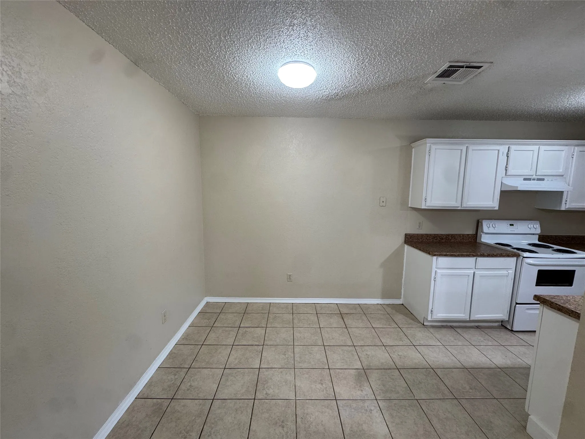 Duplex For Rent in Tarrant County , 4117 Fossil Ridge Drive, Haltom City, Texas 76137, 2 Bedroom, 2 Bathroom, 1 Garage spaces, 958 Sqft, built in 1985, mls#21388143, Real Estate Agent in Haltom City, Homes For Rent in Tarrant county, Homes For Rent in Haltom City, Realtor in Haltom City Texas, Real Estate Brokerage Independent Realty Texas, Luminita Cordes Realtor
