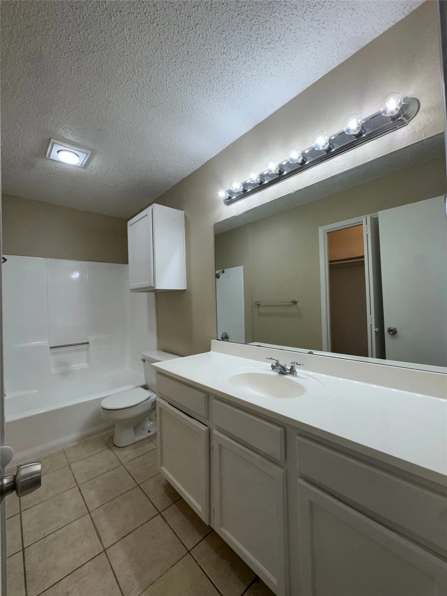 Duplex For Rent in Tarrant County , 4117 Fossil Ridge Drive, Haltom City, Texas 76137, 2 Bedroom, 2 Bathroom, 1 Garage spaces, 958 Sqft, built in 1985, mls#21388143, Real Estate Agent in Haltom City, Homes For Rent in Tarrant county, Homes For Rent in Haltom City, Realtor in Haltom City Texas, Real Estate Brokerage Independent Realty Texas, Luminita Cordes Realtor