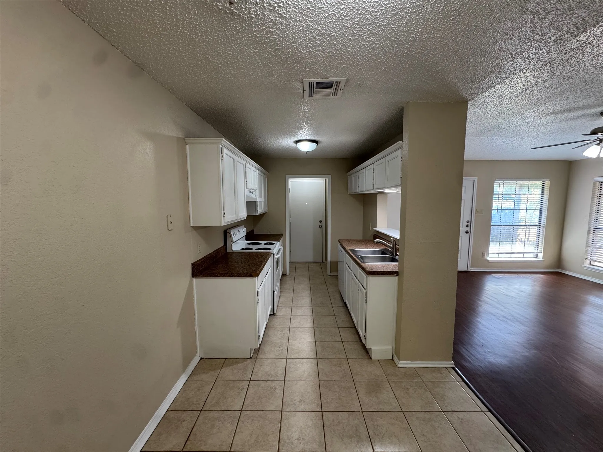 Duplex For Rent in Tarrant County , 4117 Fossil Ridge Drive, Haltom City, Texas 76137, 2 Bedroom, 2 Bathroom, 1 Garage spaces, 958 Sqft, built in 1985, mls#21388143, Real Estate Agent in Haltom City, Homes For Rent in Tarrant county, Homes For Rent in Haltom City, Realtor in Haltom City Texas, Real Estate Brokerage Independent Realty Texas, Luminita Cordes Realtor