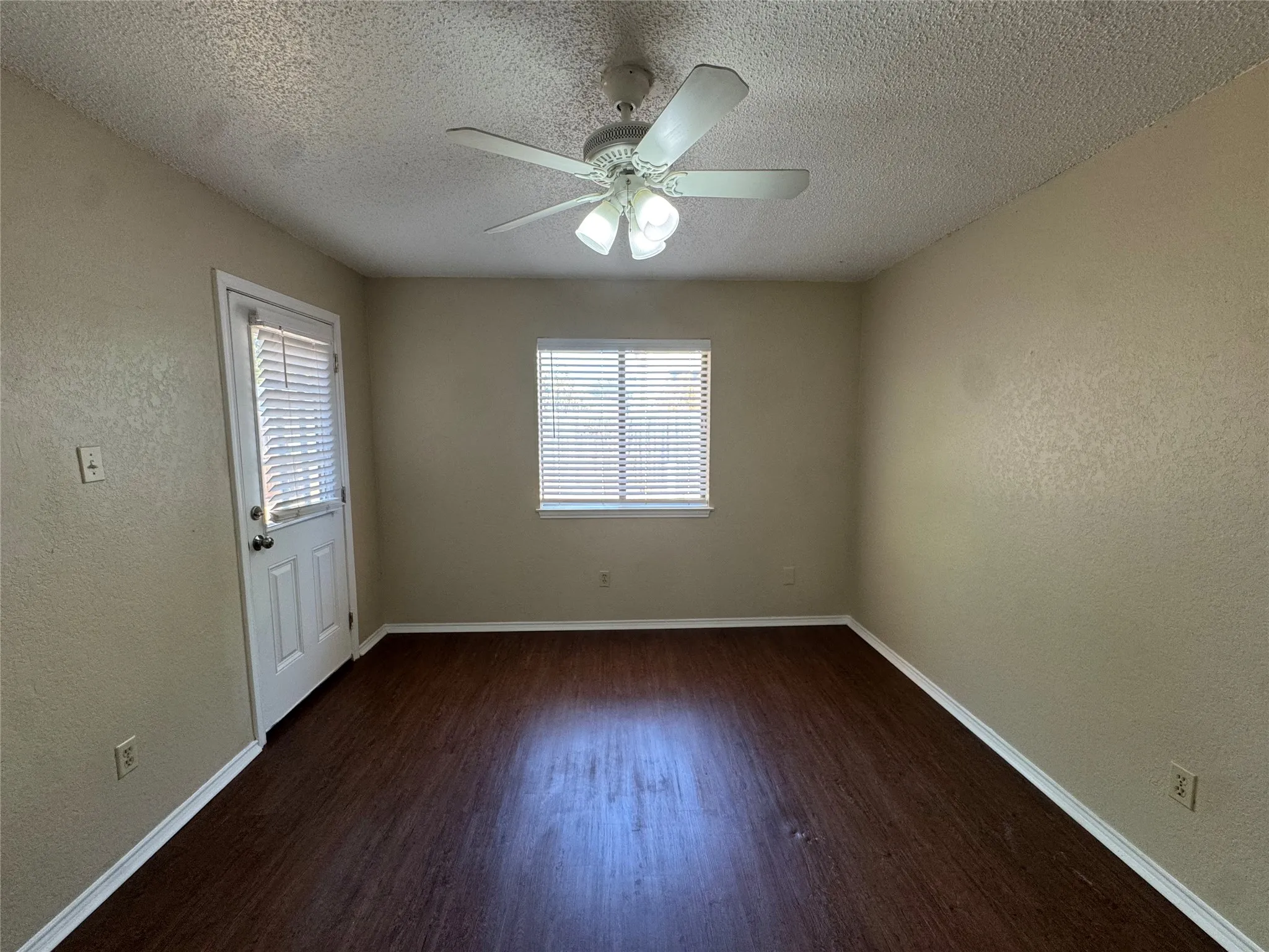 Duplex For Rent in Tarrant County , 4117 Fossil Ridge Drive, Haltom City, Texas 76137, 2 Bedroom, 2 Bathroom, 1 Garage spaces, 958 Sqft, built in 1985, mls#21388143, Real Estate Agent in Haltom City, Homes For Rent in Tarrant county, Homes For Rent in Haltom City, Realtor in Haltom City Texas, Real Estate Brokerage Independent Realty Texas, Luminita Cordes Realtor