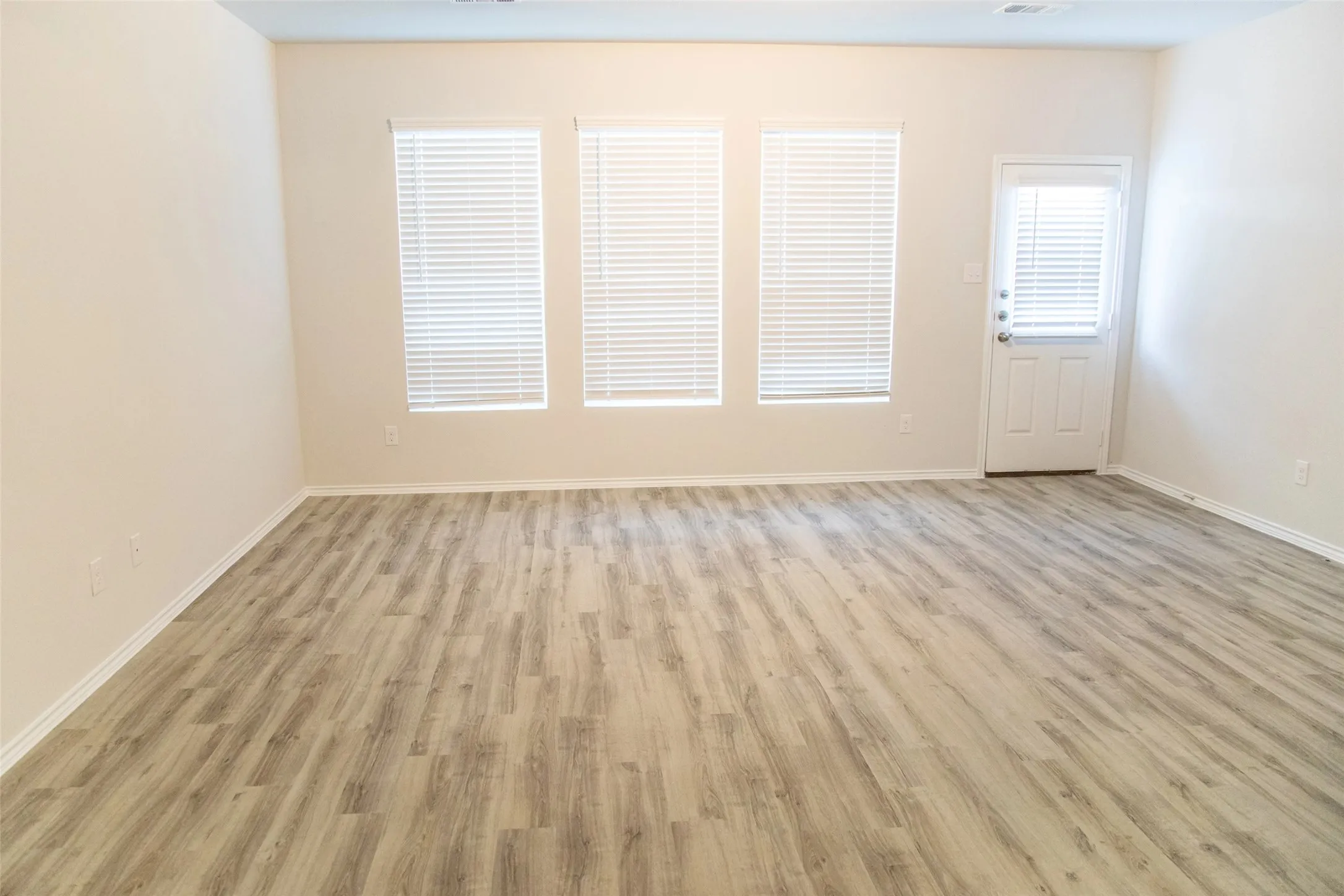 Single Family Residence For Rent in Dallas County , 1918 Jasmine Drive, Lancaster, Texas 75146, 4 Bedroom, 3 Bathroom, 2 Garage spaces, 1,731 Sqft, built in 2016, mls#21388147, Real Estate Agent in Lancaster, Homes For Rent in Dallas county, Homes For Rent in Lancaster, Realtor in Lancaster Texas, Real Estate Brokerage Independent Realty Texas, Luminita Cordes Realtor