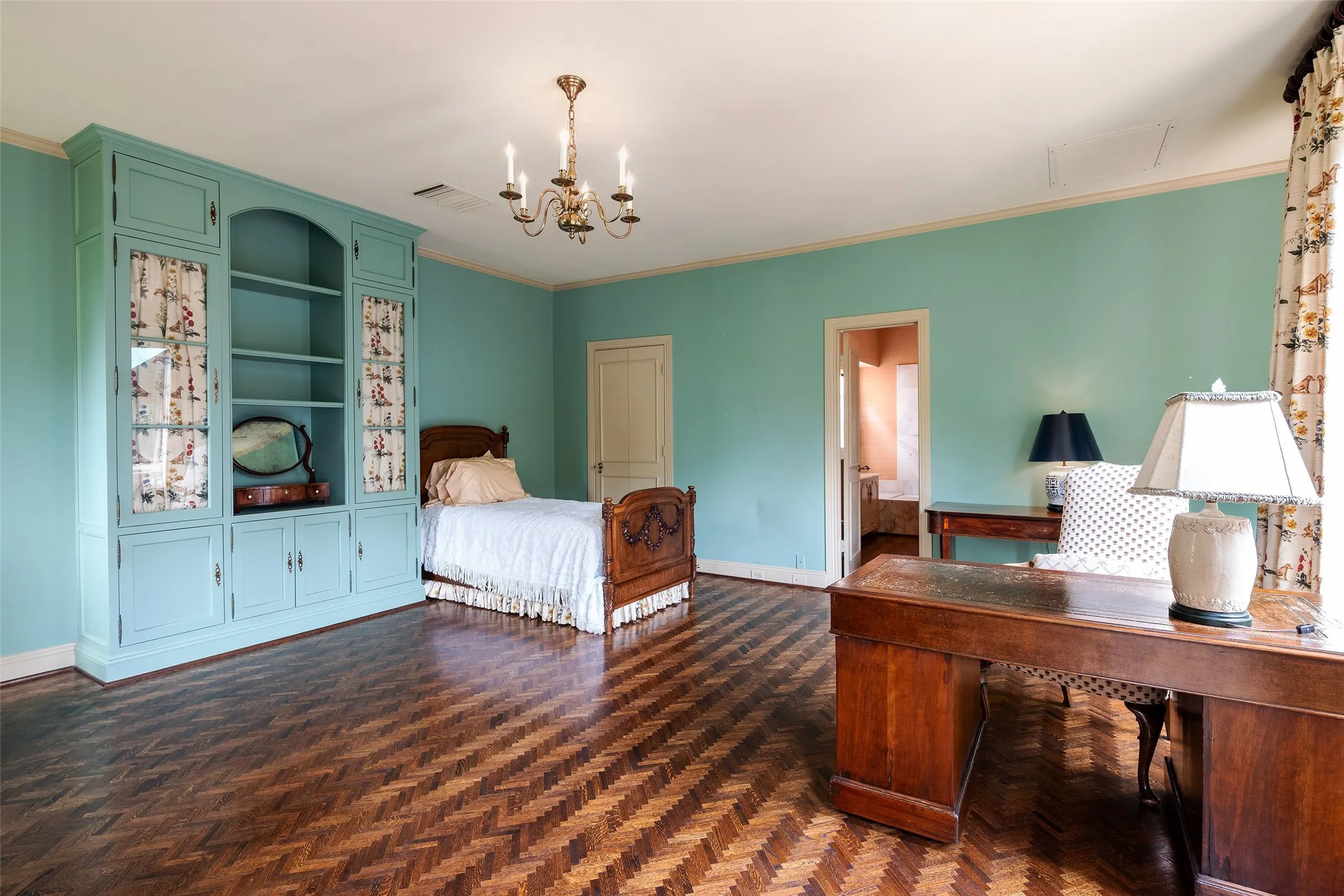 2nd bedroom