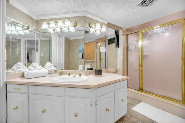 Single Family Residence For Sale in Tarrant County , 504 Cholla Court, Fort Worth, Texas 76112, 4 Bedroom, 4 Bathroom, 2 Garage spaces, 3,439 Sqft, built in 1973, mls#21386178, Real Estate Agent in Fort Worth, Homes For Sale in Tarrant county, Homes For Sale in Fort Worth, Realtor in Fort Worth Texas, Real Estate Brokerage Independent Realty Texas, Luminita Cordes Realtor