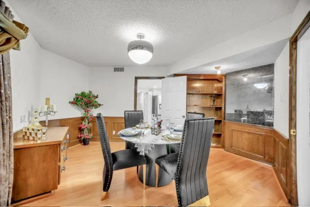 Single Family Residence For Sale in Tarrant County , 504 Cholla Court, Fort Worth, Texas 76112, 4 Bedroom, 4 Bathroom, 2 Garage spaces, 3,439 Sqft, built in 1973, mls#21386178, Real Estate Agent in Fort Worth, Homes For Sale in Tarrant county, Homes For Sale in Fort Worth, Realtor in Fort Worth Texas, Real Estate Brokerage Independent Realty Texas, Luminita Cordes Realtor