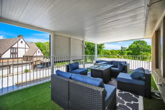 Single Family Residence For Sale in Tarrant County , 504 Cholla Court, Fort Worth, Texas 76112, 4 Bedroom, 4 Bathroom, 2 Garage spaces, 3,439 Sqft, built in 1973, mls#21386178, Real Estate Agent in Fort Worth, Homes For Sale in Tarrant county, Homes For Sale in Fort Worth, Realtor in Fort Worth Texas, Real Estate Brokerage Independent Realty Texas, Luminita Cordes Realtor