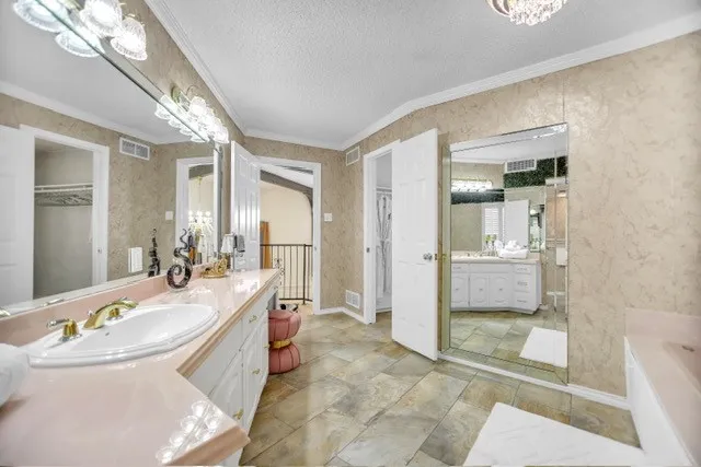 Single Family Residence For Sale in Tarrant County , 504 Cholla Court, Fort Worth, Texas 76112, 4 Bedroom, 4 Bathroom, 2 Garage spaces, 3,439 Sqft, built in 1973, mls#21386178, Real Estate Agent in Fort Worth, Homes For Sale in Tarrant county, Homes For Sale in Fort Worth, Realtor in Fort Worth Texas, Real Estate Brokerage Independent Realty Texas, Luminita Cordes Realtor
