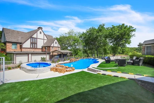 Single Family Residence For Sale in Tarrant County , 504 Cholla Court, Fort Worth, Texas 76112, 4 Bedroom, 4 Bathroom, 2 Garage spaces, 3,439 Sqft, built in 1973, mls#21386178, Real Estate Agent in Fort Worth, Homes For Sale in Tarrant county, Homes For Sale in Fort Worth, Realtor in Fort Worth Texas, Real Estate Brokerage Independent Realty Texas, Luminita Cordes Realtor
