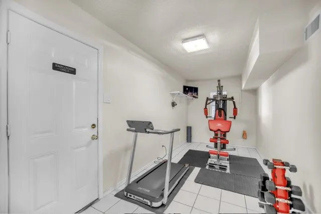 Single Family Residence For Sale in Tarrant County , 504 Cholla Court, Fort Worth, Texas 76112, 4 Bedroom, 4 Bathroom, 2 Garage spaces, 3,439 Sqft, built in 1973, mls#21386178, Real Estate Agent in Fort Worth, Homes For Sale in Tarrant county, Homes For Sale in Fort Worth, Realtor in Fort Worth Texas, Real Estate Brokerage Independent Realty Texas, Luminita Cordes Realtor