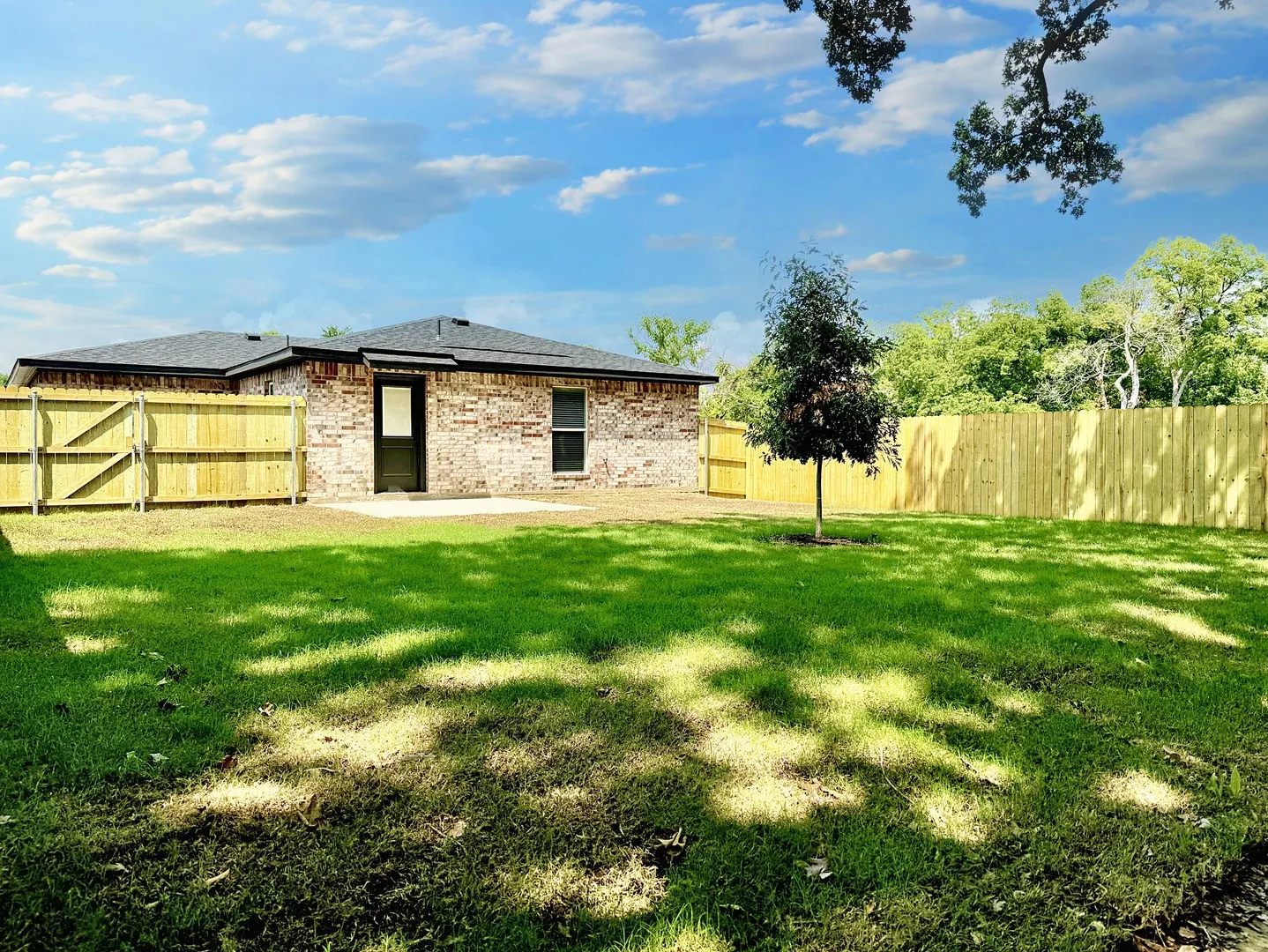 Single Family Residence For Rent in Grayson County , 2384 Miller Street, Denison, Texas 75020, 3 Bedroom, 2 Bathroom, 1 Garage spaces, 1,248 Sqft, built in 2024, mls#21388150, Real Estate Agent in Denison, Homes For Rent in Grayson county, Homes For Rent in Denison, Realtor in Denison Texas, Real Estate Brokerage Independent Realty Texas, Luminita Cordes Realtor