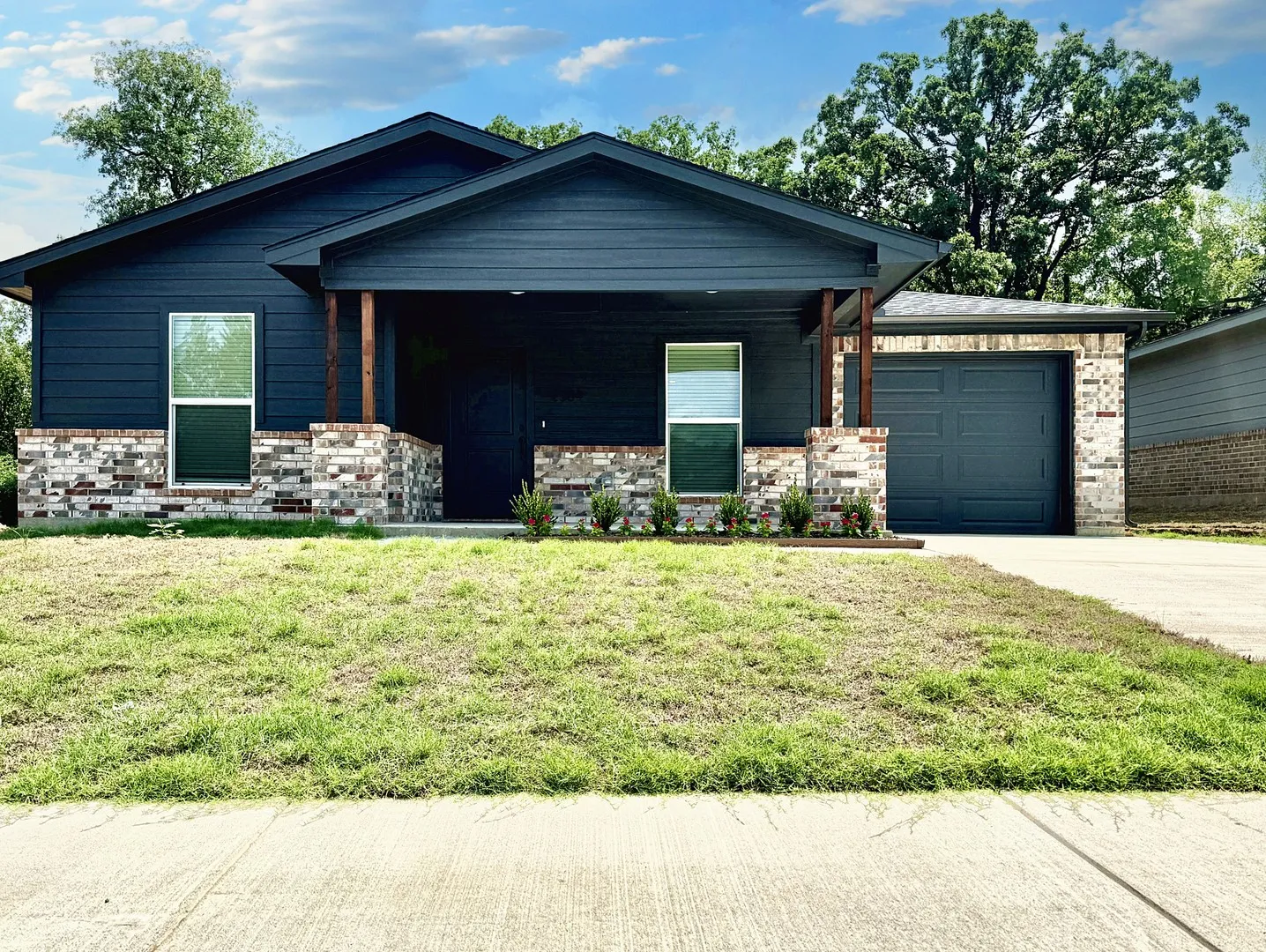 Single Family Residence For Rent in Grayson County , 2384 Miller Street, Denison, Texas 75020, 3 Bedroom, 2 Bathroom, 1 Garage spaces, 1,248 Sqft, built in 2024, mls#21388150, Real Estate Agent in Denison, Homes For Rent in Grayson county, Homes For Rent in Denison, Realtor in Denison Texas, Real Estate Brokerage Independent Realty Texas, Luminita Cordes Realtor