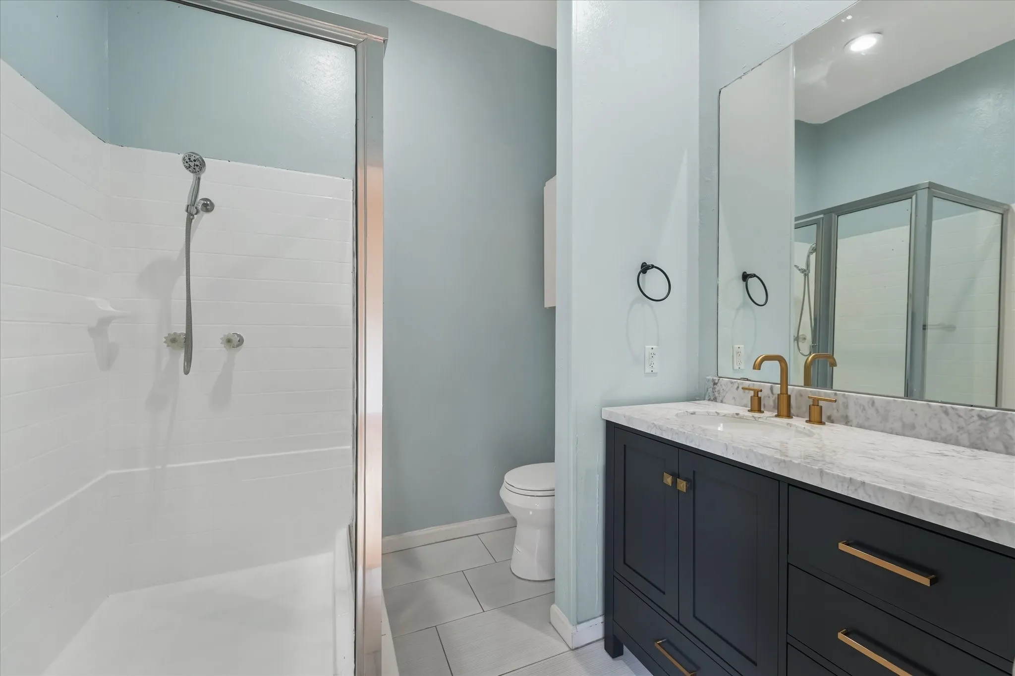Condominium For Rent in Dallas County , 10438 High Hollows Drive 245, Dallas, Texas 75230, 2 Bedroom, 2 Bathroom, Garage spaces, 1,208 Sqft, built in 1969, mls#21388165, Real Estate Agent in Dallas, Homes For Rent in Dallas county, Homes For Rent in Dallas, Realtor in Dallas Texas, Real Estate Brokerage Independent Realty Texas, Luminita Cordes Realtor