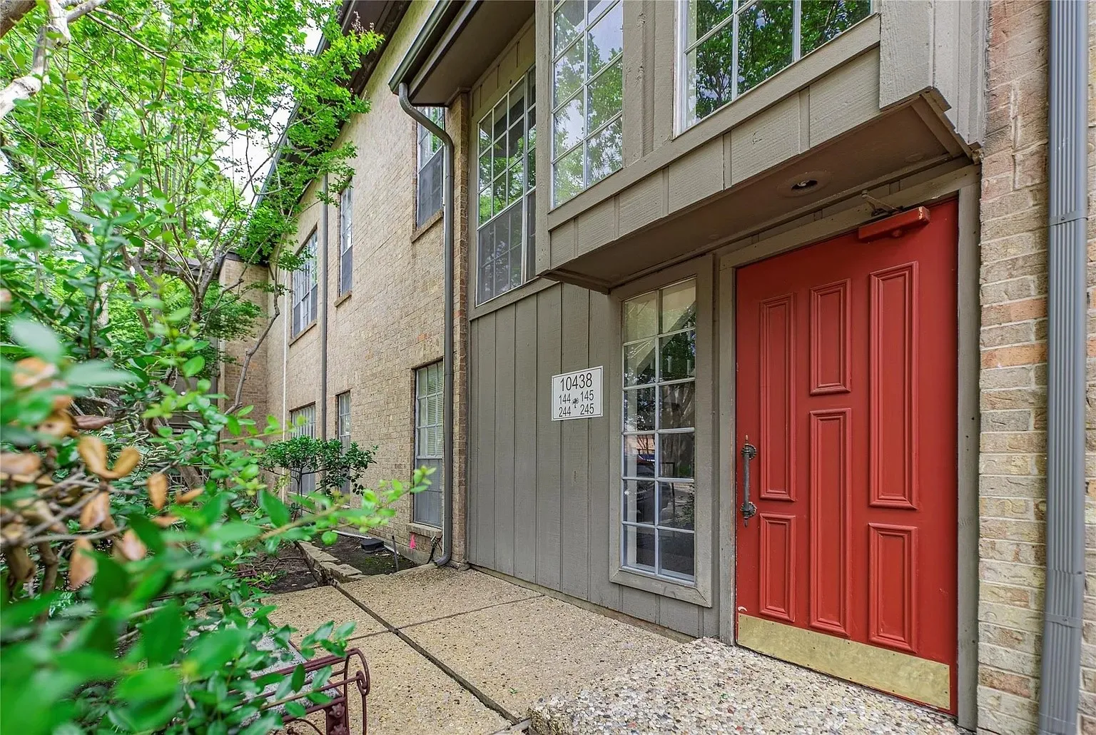 Condominium For Rent in Dallas County , 10438 High Hollows Drive 245, Dallas, Texas 75230, 2 Bedroom, 2 Bathroom, Garage spaces, 1,208 Sqft, built in 1969, mls#21388165, Real Estate Agent in Dallas, Homes For Rent in Dallas county, Homes For Rent in Dallas, Realtor in Dallas Texas, Real Estate Brokerage Independent Realty Texas, Luminita Cordes Realtor