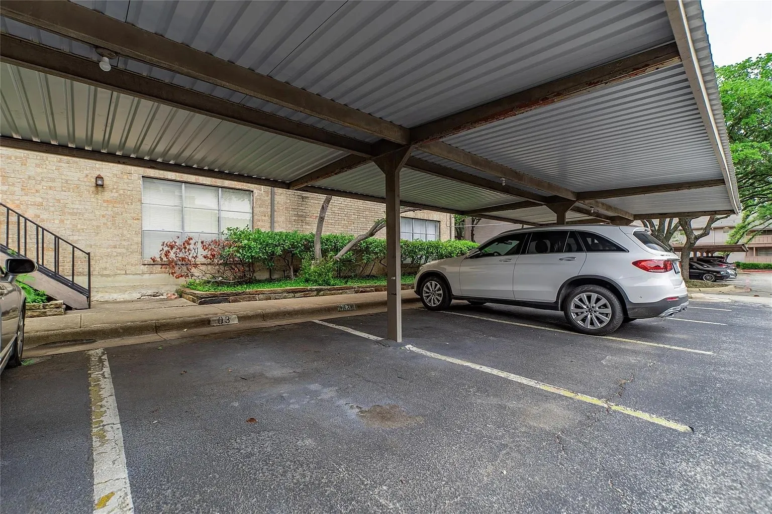 Condominium For Rent in Dallas County , 10438 High Hollows Drive 245, Dallas, Texas 75230, 2 Bedroom, 2 Bathroom, Garage spaces, 1,208 Sqft, built in 1969, mls#21388165, Real Estate Agent in Dallas, Homes For Rent in Dallas county, Homes For Rent in Dallas, Realtor in Dallas Texas, Real Estate Brokerage Independent Realty Texas, Luminita Cordes Realtor