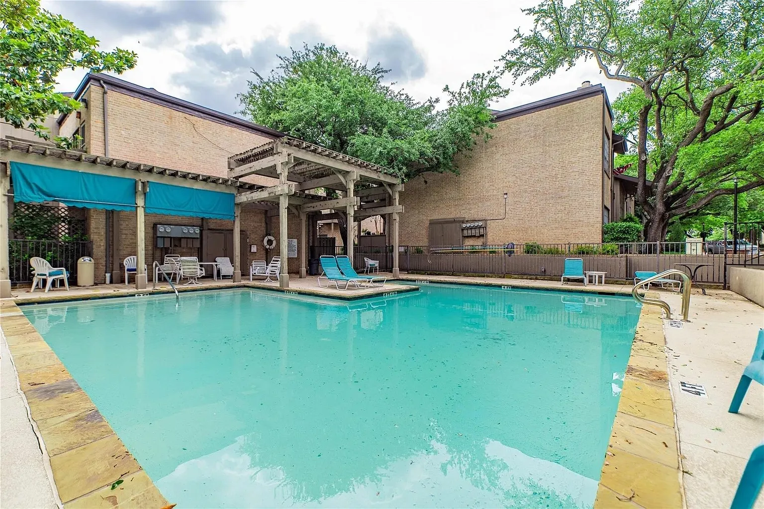 Condominium For Rent in Dallas County , 10438 High Hollows Drive 245, Dallas, Texas 75230, 2 Bedroom, 2 Bathroom, Garage spaces, 1,208 Sqft, built in 1969, mls#21388165, Real Estate Agent in Dallas, Homes For Rent in Dallas county, Homes For Rent in Dallas, Realtor in Dallas Texas, Real Estate Brokerage Independent Realty Texas, Luminita Cordes Realtor