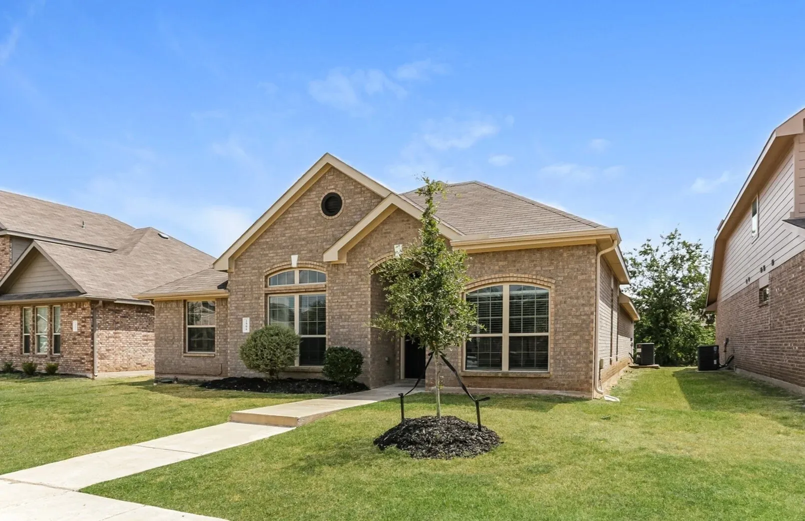 Single Family Residence For Rent in Dallas County , 1906 Jasmine Drive, Lancaster, Texas 75146, 3 Bedroom, 2 Bathroom, 2 Garage spaces, 1,693 Sqft, built in 2016, mls#21388167, Real Estate Agent in Lancaster, Homes For Rent in Dallas county, Homes For Rent in Lancaster, Realtor in Lancaster Texas, Real Estate Brokerage Independent Realty Texas, Luminita Cordes Realtor
