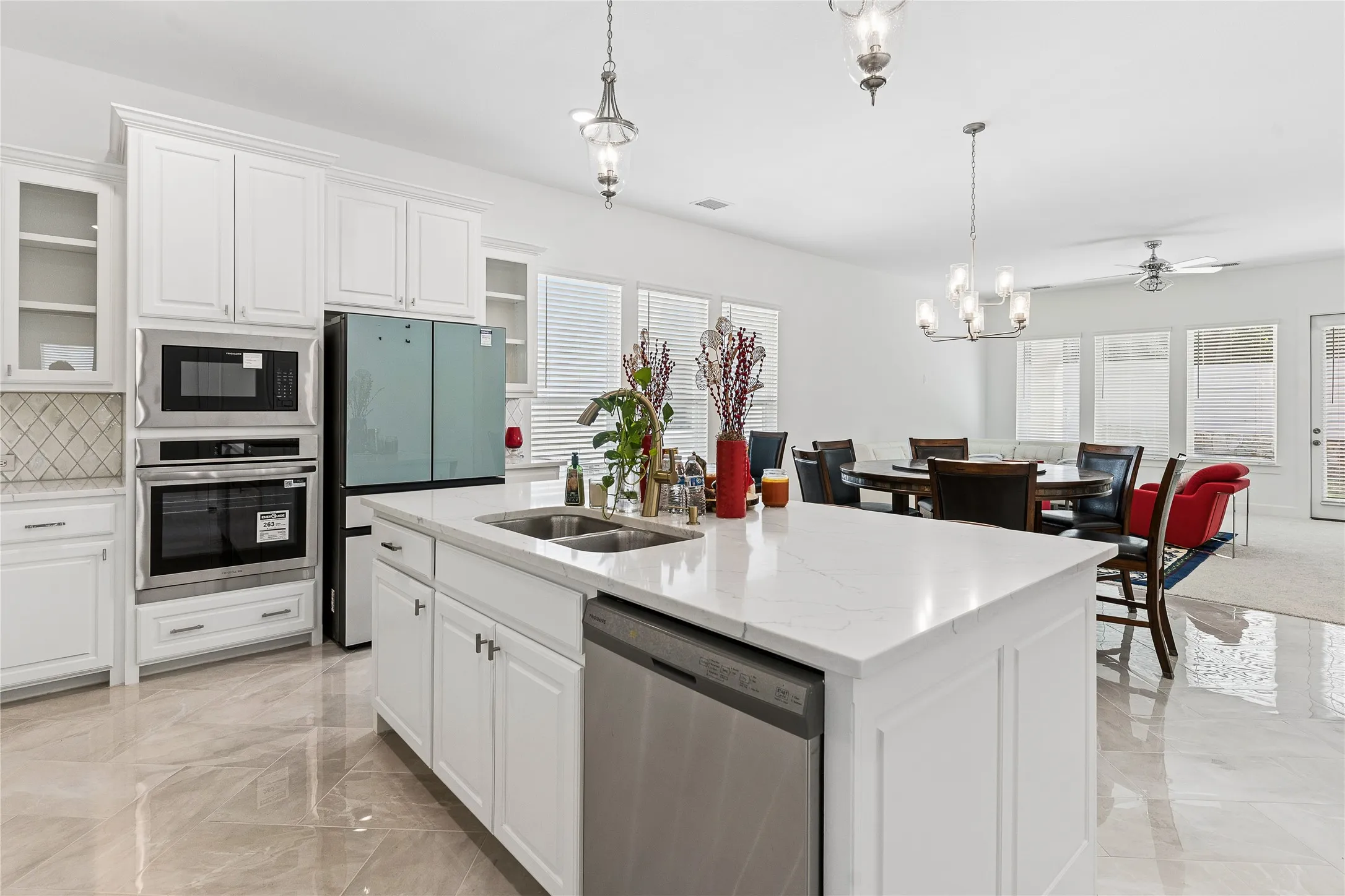 Kitchen island with dual sinks and quartz countertop