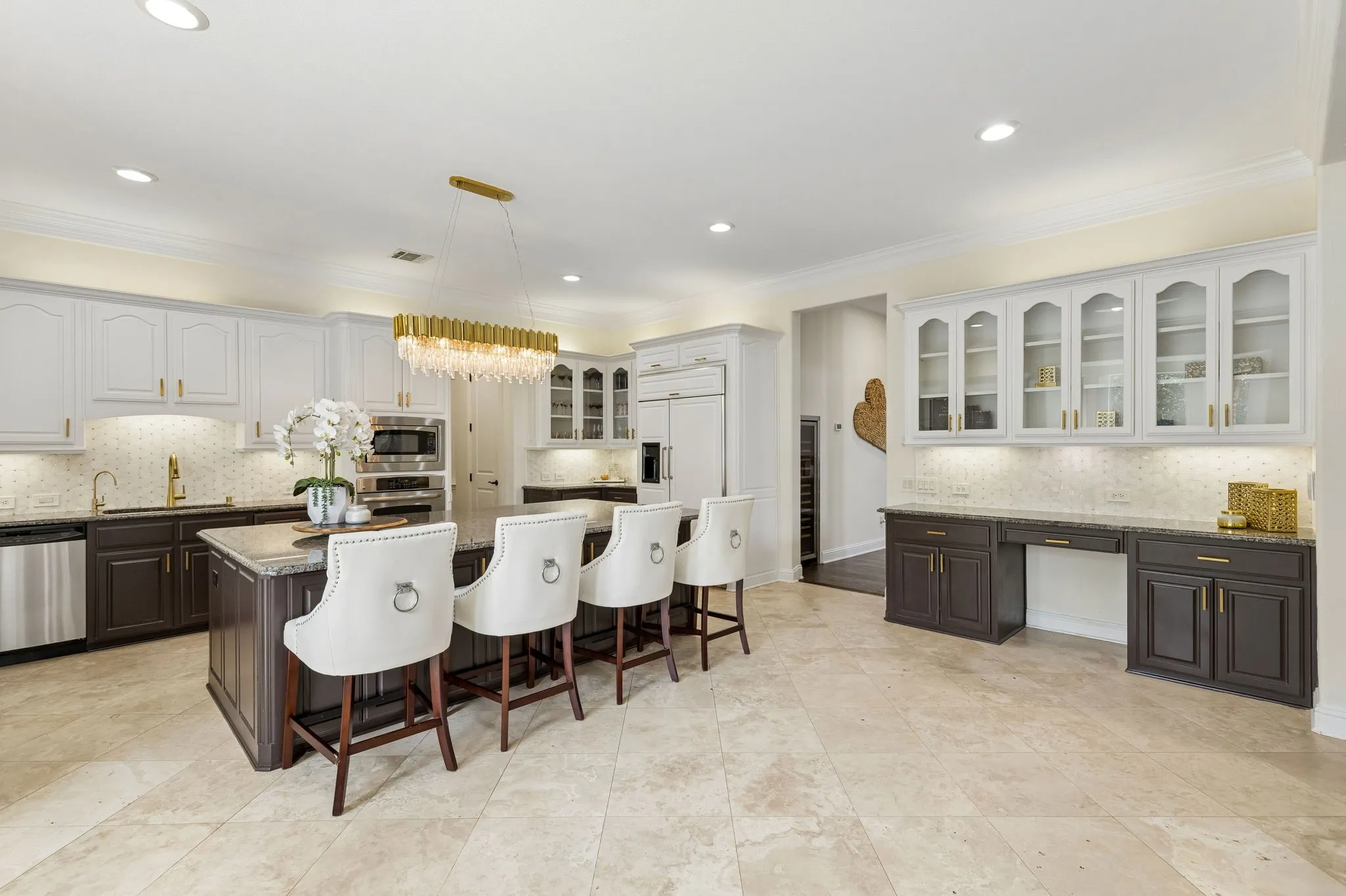 Single Family Residence For Sale in Tarrant County , 305 Corral Court, Southlake, Texas 76092, 5 Bedroom, 5 Bathroom, 4 Garage spaces, 6,033 Sqft, built in 2008, mls#21382308, Real Estate Agent in Southlake, Homes For Sale in Tarrant county, Homes For Sale in Southlake, Realtor in Southlake Texas, Real Estate Brokerage Independent Realty Texas, Luminita Cordes Realtor