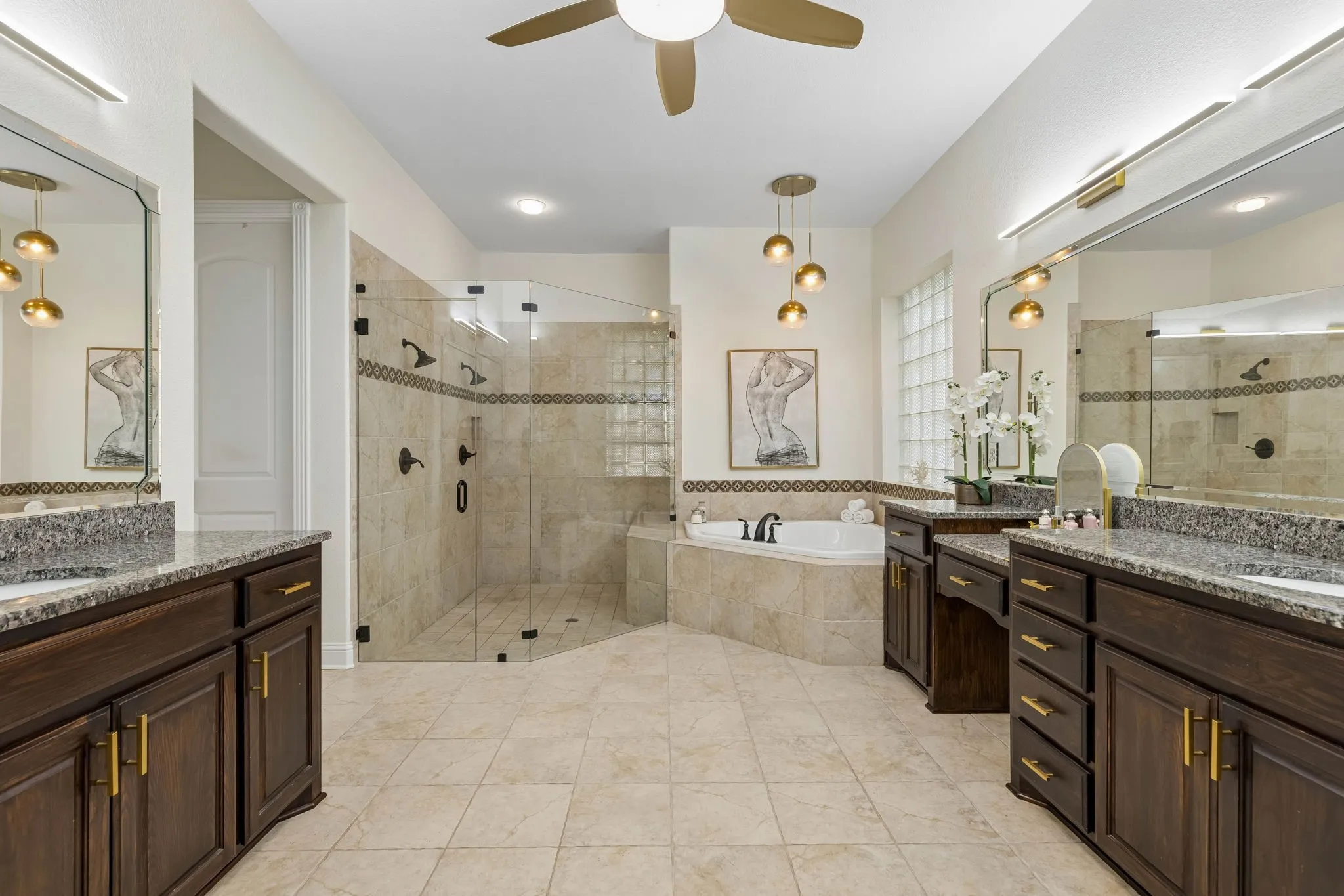 Single Family Residence For Sale in Tarrant County , 305 Corral Court, Southlake, Texas 76092, 5 Bedroom, 5 Bathroom, 4 Garage spaces, 6,033 Sqft, built in 2008, mls#21382308, Real Estate Agent in Southlake, Homes For Sale in Tarrant county, Homes For Sale in Southlake, Realtor in Southlake Texas, Real Estate Brokerage Independent Realty Texas, Luminita Cordes Realtor