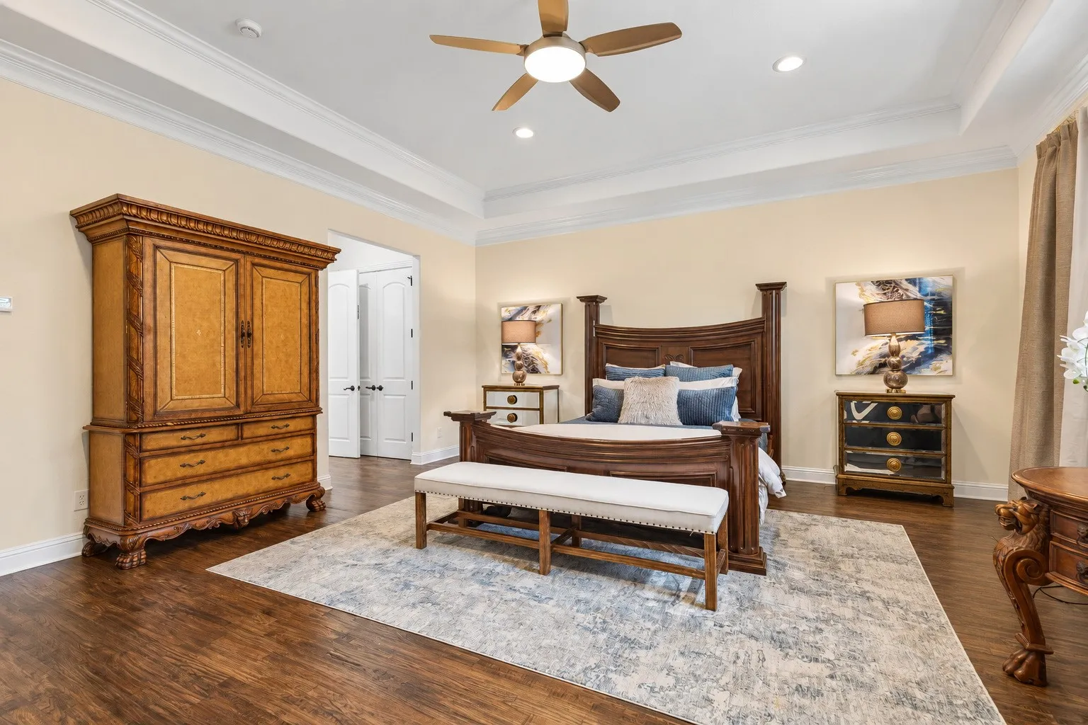 Single Family Residence For Sale in Tarrant County , 305 Corral Court, Southlake, Texas 76092, 5 Bedroom, 5 Bathroom, 4 Garage spaces, 6,033 Sqft, built in 2008, mls#21382308, Real Estate Agent in Southlake, Homes For Sale in Tarrant county, Homes For Sale in Southlake, Realtor in Southlake Texas, Real Estate Brokerage Independent Realty Texas, Luminita Cordes Realtor
