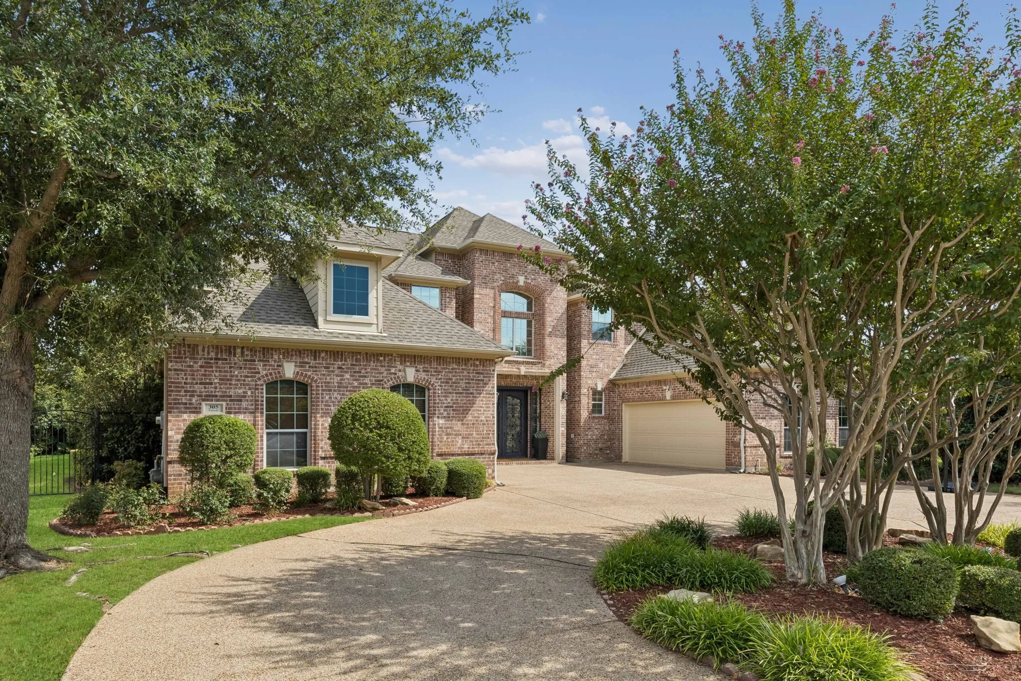 Single Family Residence For Sale in Tarrant County , 305 Corral Court, Southlake, Texas 76092, 5 Bedroom, 5 Bathroom, 4 Garage spaces, 6,033 Sqft, built in 2008, mls#21382308, Real Estate Agent in Southlake, Homes For Sale in Tarrant county, Homes For Sale in Southlake, Realtor in Southlake Texas, Real Estate Brokerage Independent Realty Texas, Luminita Cordes Realtor