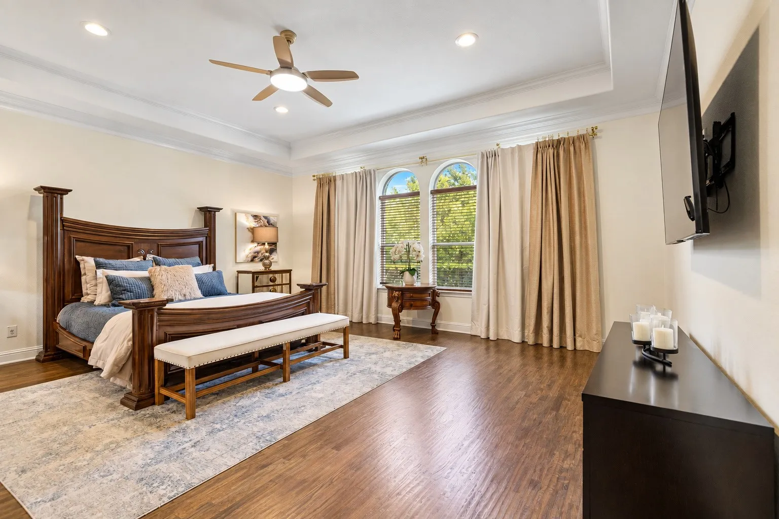 Single Family Residence For Sale in Tarrant County , 305 Corral Court, Southlake, Texas 76092, 5 Bedroom, 5 Bathroom, 4 Garage spaces, 6,033 Sqft, built in 2008, mls#21382308, Real Estate Agent in Southlake, Homes For Sale in Tarrant county, Homes For Sale in Southlake, Realtor in Southlake Texas, Real Estate Brokerage Independent Realty Texas, Luminita Cordes Realtor