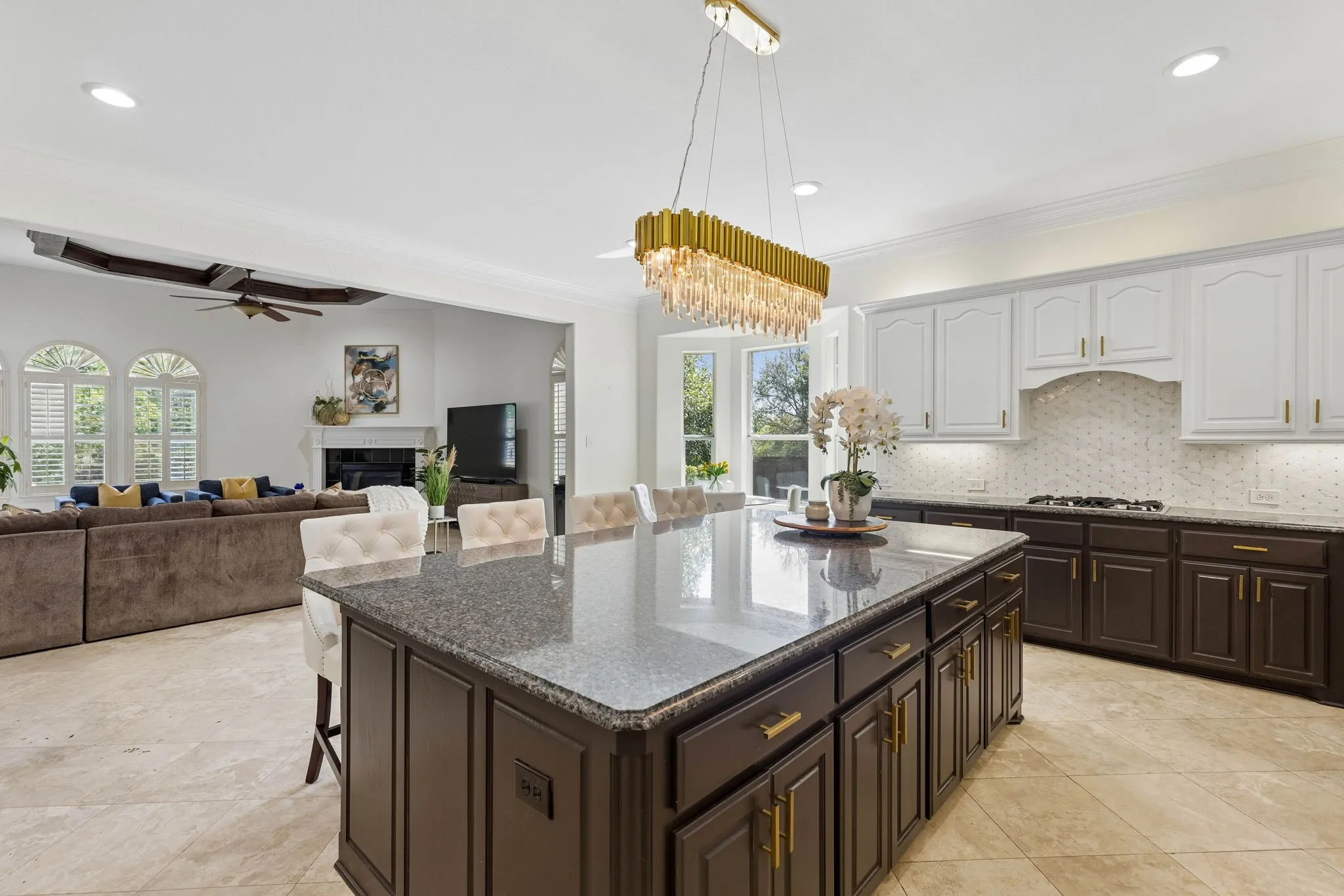 Single Family Residence For Sale in Tarrant County , 305 Corral Court, Southlake, Texas 76092, 5 Bedroom, 5 Bathroom, 4 Garage spaces, 6,033 Sqft, built in 2008, mls#21382308, Real Estate Agent in Southlake, Homes For Sale in Tarrant county, Homes For Sale in Southlake, Realtor in Southlake Texas, Real Estate Brokerage Independent Realty Texas, Luminita Cordes Realtor