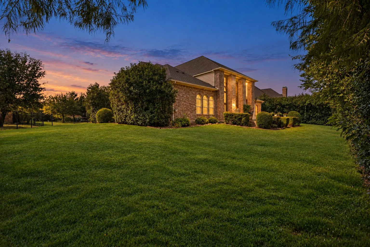Single Family Residence For Sale in Tarrant County , 305 Corral Court, Southlake, Texas 76092, 5 Bedroom, 5 Bathroom, 4 Garage spaces, 6,033 Sqft, built in 2008, mls#21382308, Real Estate Agent in Southlake, Homes For Sale in Tarrant county, Homes For Sale in Southlake, Realtor in Southlake Texas, Real Estate Brokerage Independent Realty Texas, Luminita Cordes Realtor