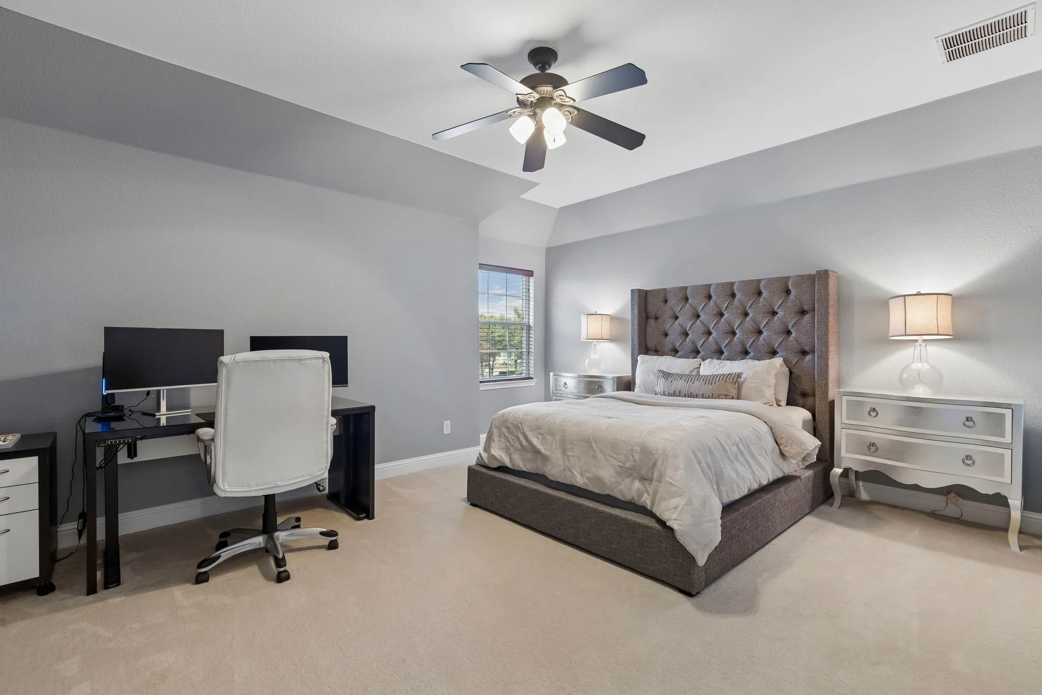 Single Family Residence For Sale in Tarrant County , 305 Corral Court, Southlake, Texas 76092, 5 Bedroom, 5 Bathroom, 4 Garage spaces, 6,033 Sqft, built in 2008, mls#21382308, Real Estate Agent in Southlake, Homes For Sale in Tarrant county, Homes For Sale in Southlake, Realtor in Southlake Texas, Real Estate Brokerage Independent Realty Texas, Luminita Cordes Realtor