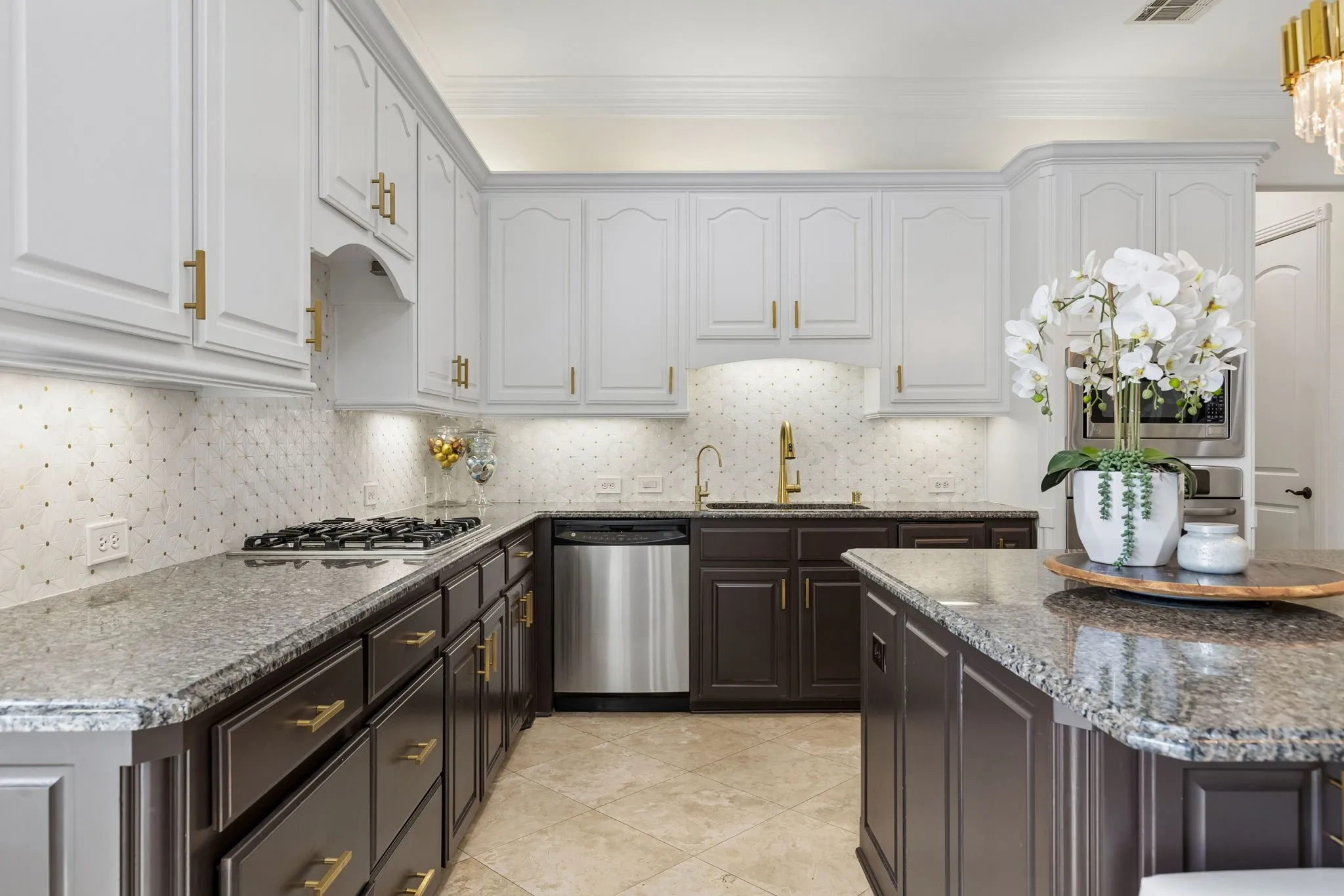 Single Family Residence For Sale in Tarrant County , 305 Corral Court, Southlake, Texas 76092, 5 Bedroom, 5 Bathroom, 4 Garage spaces, 6,033 Sqft, built in 2008, mls#21382308, Real Estate Agent in Southlake, Homes For Sale in Tarrant county, Homes For Sale in Southlake, Realtor in Southlake Texas, Real Estate Brokerage Independent Realty Texas, Luminita Cordes Realtor