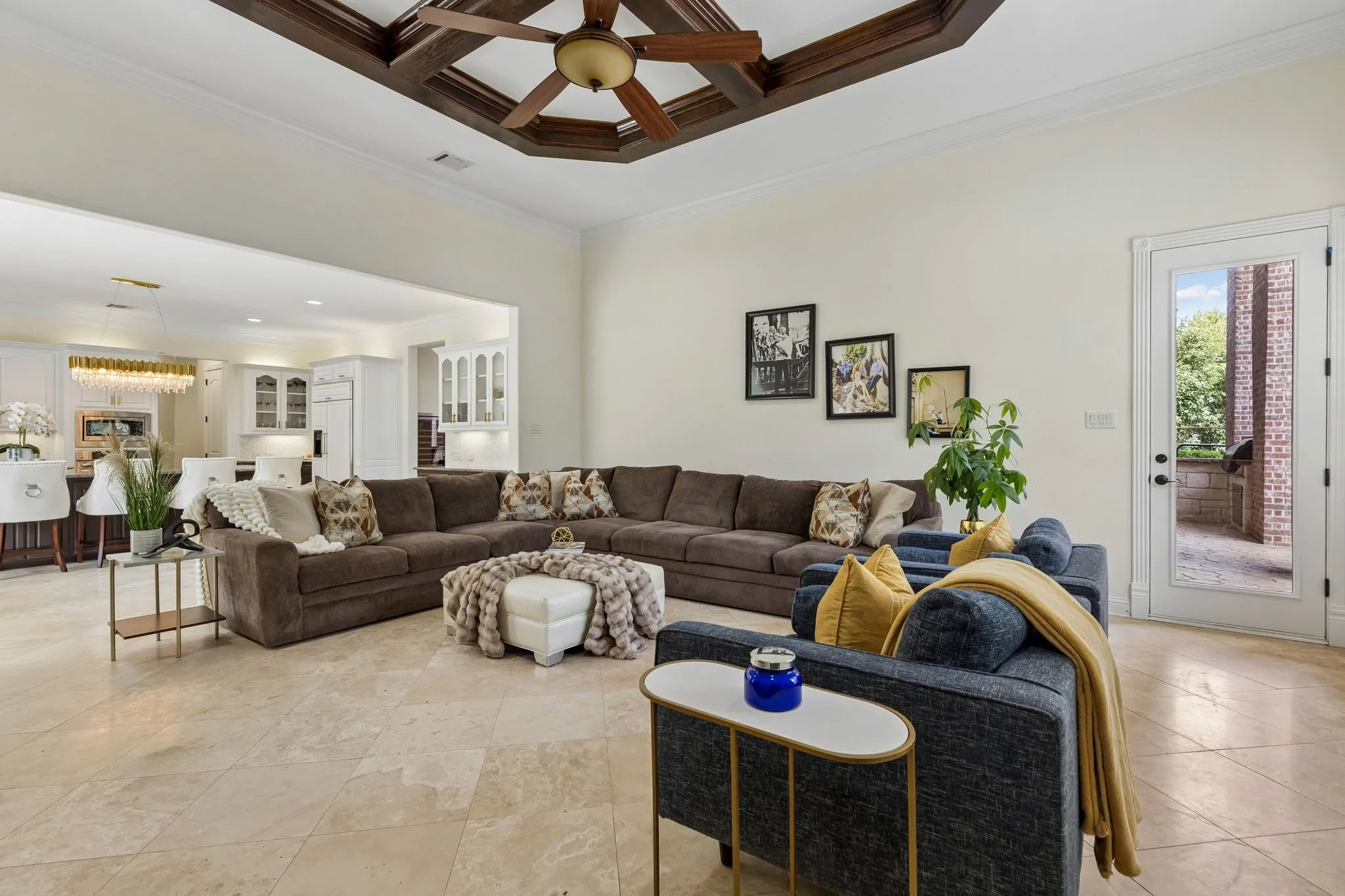 Single Family Residence For Sale in Tarrant County , 305 Corral Court, Southlake, Texas 76092, 5 Bedroom, 5 Bathroom, 4 Garage spaces, 6,033 Sqft, built in 2008, mls#21382308, Real Estate Agent in Southlake, Homes For Sale in Tarrant county, Homes For Sale in Southlake, Realtor in Southlake Texas, Real Estate Brokerage Independent Realty Texas, Luminita Cordes Realtor
