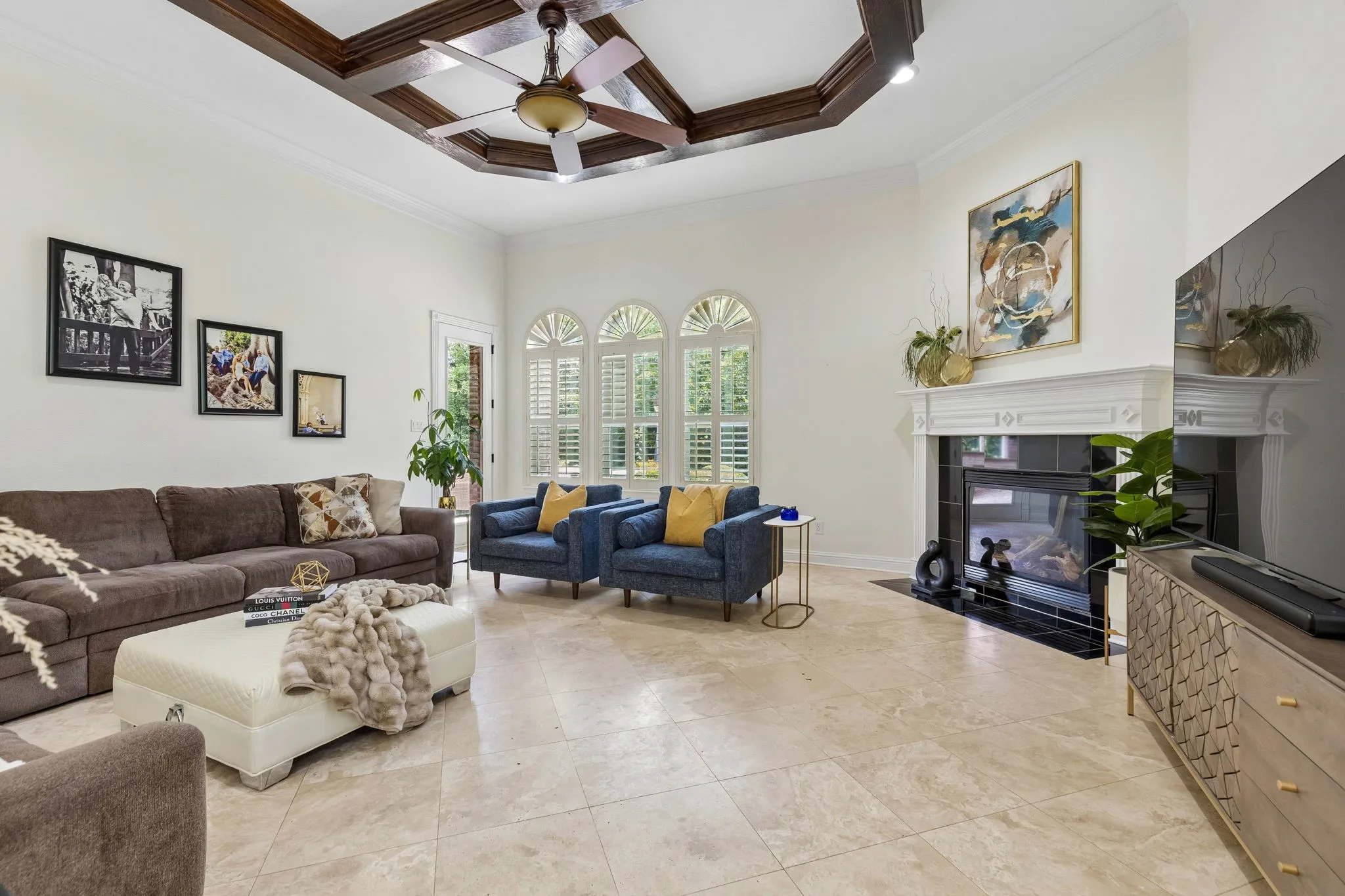 Single Family Residence For Sale in Tarrant County , 305 Corral Court, Southlake, Texas 76092, 5 Bedroom, 5 Bathroom, 4 Garage spaces, 6,033 Sqft, built in 2008, mls#21382308, Real Estate Agent in Southlake, Homes For Sale in Tarrant county, Homes For Sale in Southlake, Realtor in Southlake Texas, Real Estate Brokerage Independent Realty Texas, Luminita Cordes Realtor