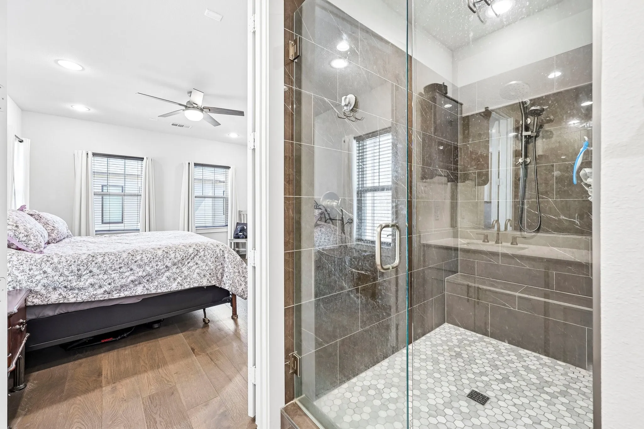Single Family Residence For Sale in Dallas County , 4115 Maison Ridge, Dallas, Texas 75219, 3 Bedroom, 3 Bathroom, 2 Garage spaces, 2,100 Sqft, built in 2022, mls#21388151, Real Estate Agent in Dallas, Homes For Sale in Dallas county, Homes For Sale in Dallas, Realtor in Dallas Texas, Real Estate Brokerage Independent Realty Texas, Luminita Cordes Realtor