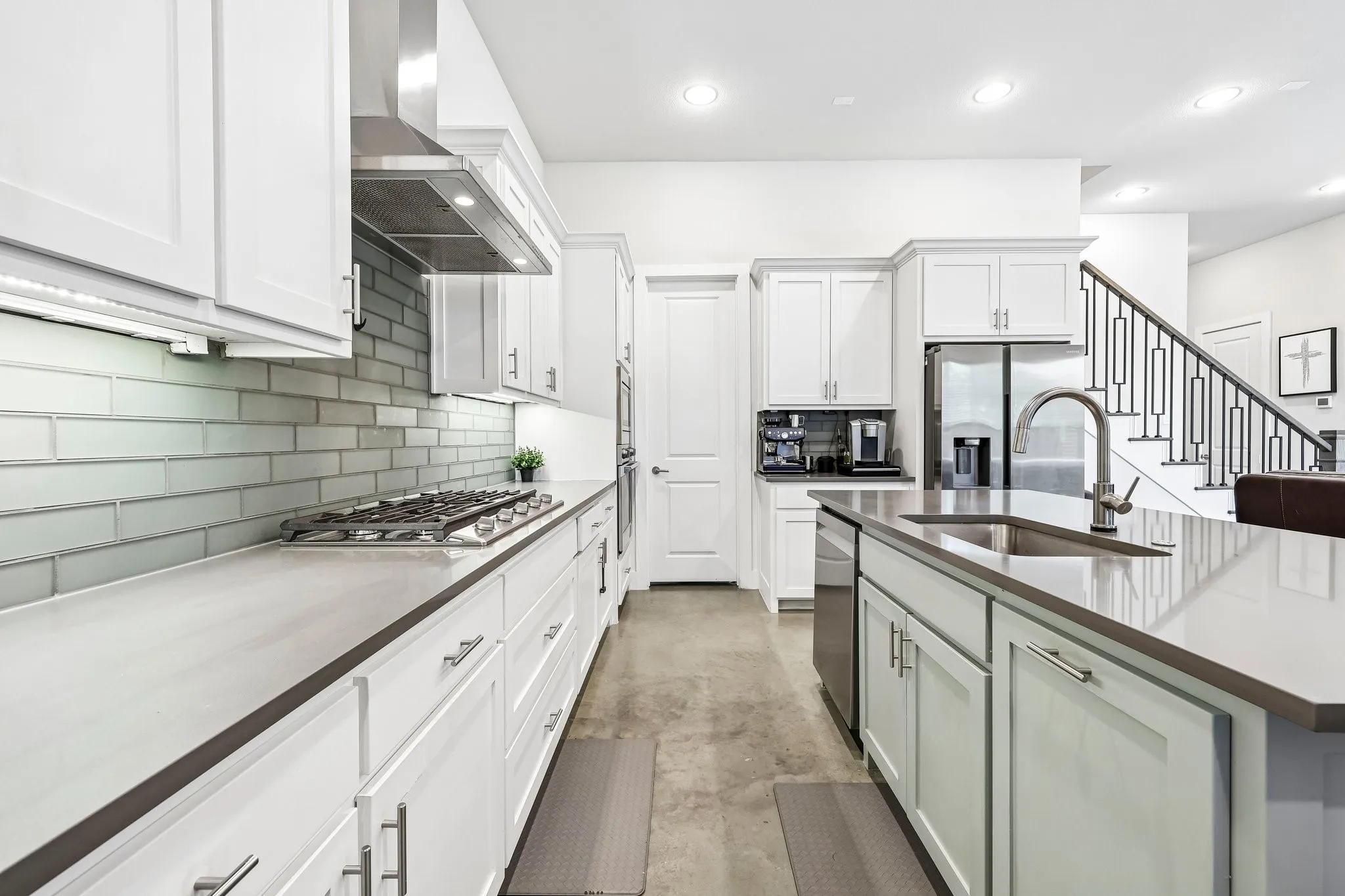 Single Family Residence For Sale in Dallas County , 4115 Maison Ridge, Dallas, Texas 75219, 3 Bedroom, 3 Bathroom, 2 Garage spaces, 2,100 Sqft, built in 2022, mls#21388151, Real Estate Agent in Dallas, Homes For Sale in Dallas county, Homes For Sale in Dallas, Realtor in Dallas Texas, Real Estate Brokerage Independent Realty Texas, Luminita Cordes Realtor